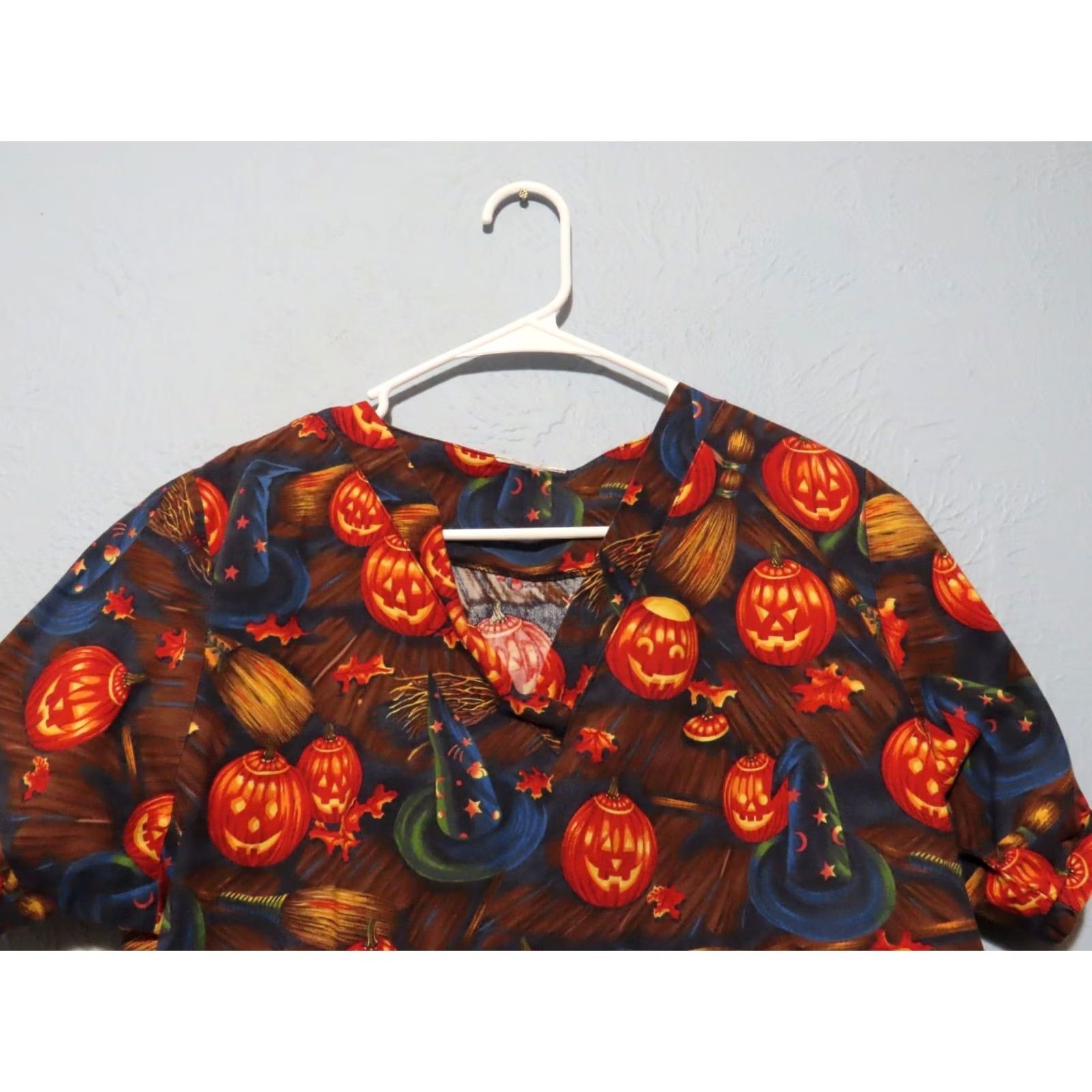 Vintage READ Halloween Jack O Lantern Women XL Scrub Top Hello Kitty Patterned Black Medical Size XL / US 12-14 / IT 48-50 - 3 Thumbnail