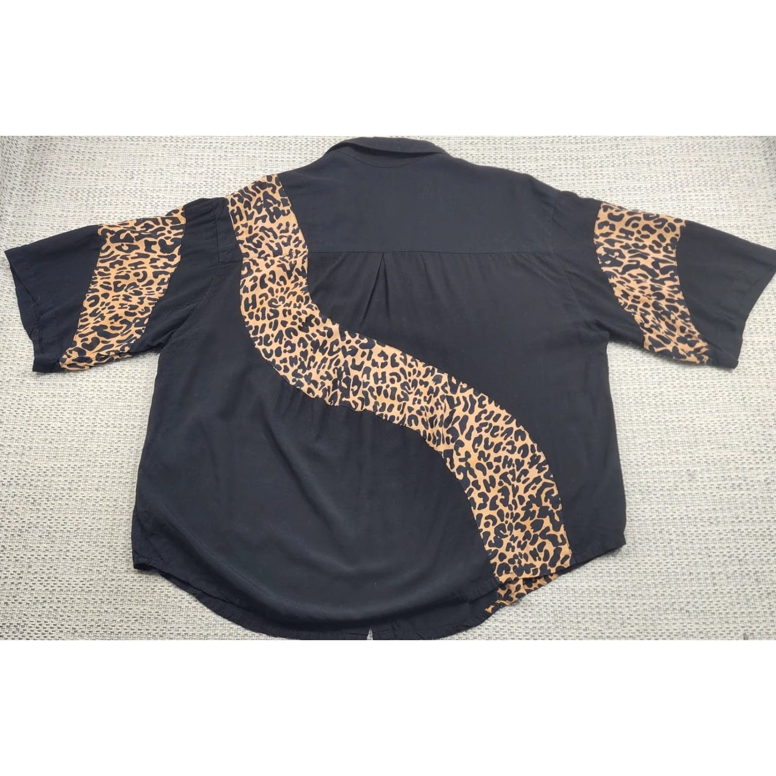 Vintage VINTAGE Bali Kim Aloha Shirt Mens Medium Black Leopard Print Button Up Short Sleeve Size US M / EU 48-50 / 2 - 6 Thumbnail