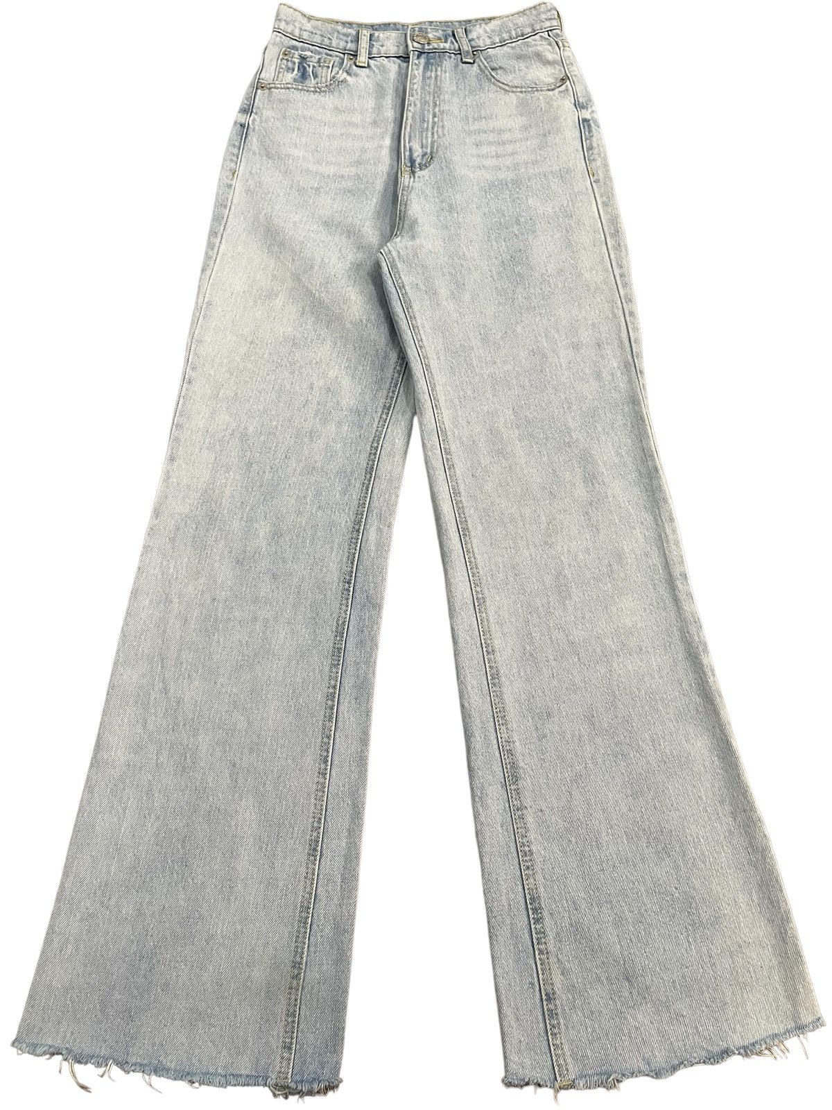 Japanese Brand Vintage Japanese Brand Light Blue Wash Distress Flare Jeans Size 25" / US 0 / IT 36 - 1 Thumbnail