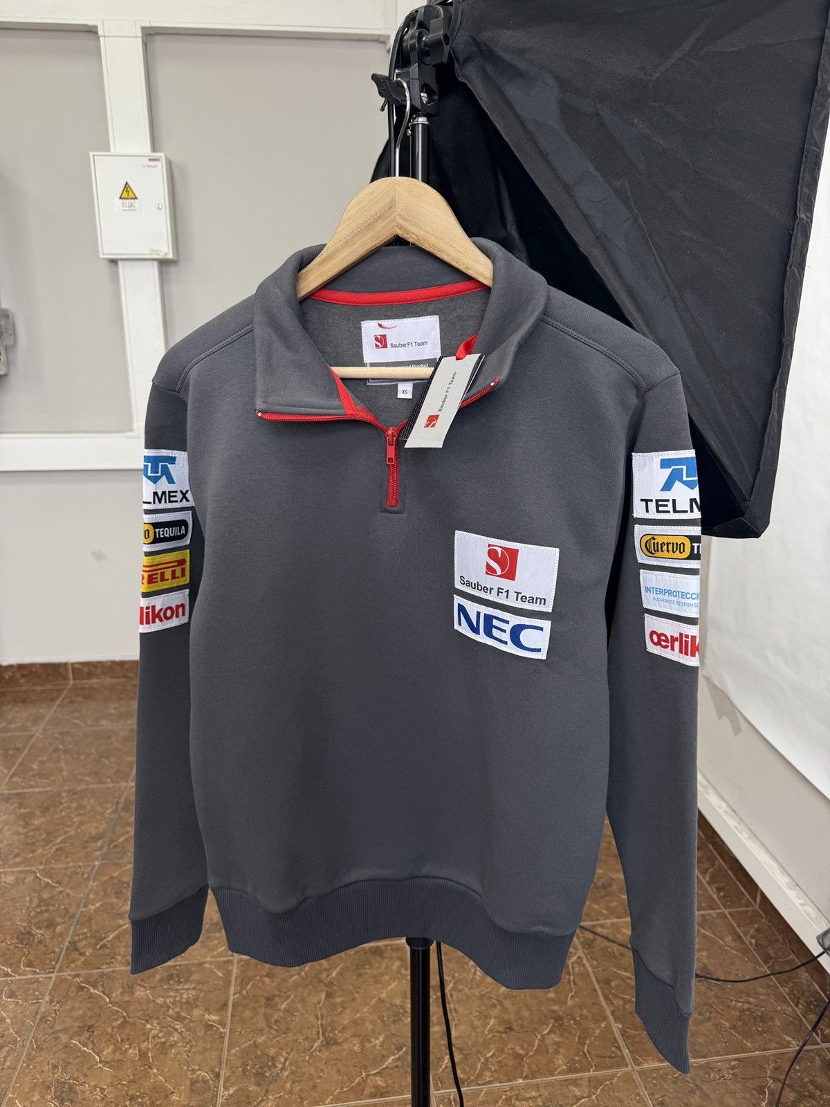 Formula 1 ❗️NWT 🇨🇭 Sauber F1 Team NEC Formula 1 Pirelli Zip Sweatshirt Size US S / EU 44-46 / 1 - 1 Thumbnail