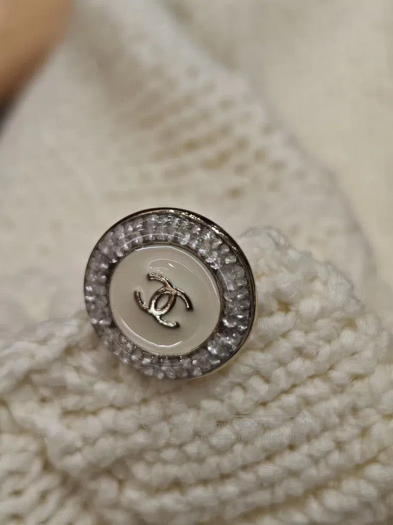 Chanel Chanel 22s beige white high-waisted medium-sleeved knitwea Size XS / US 0-2 / IT 36-38 - 3 Thumbnail