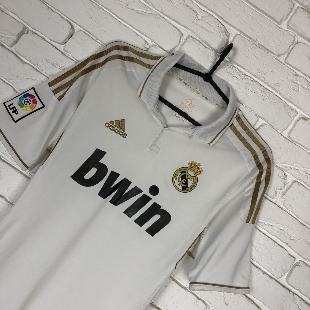 Adidas Real Madrid 2010 2011 home jersey vintage Size US S / EU 44-46 / 1 - 2 Thumbnail