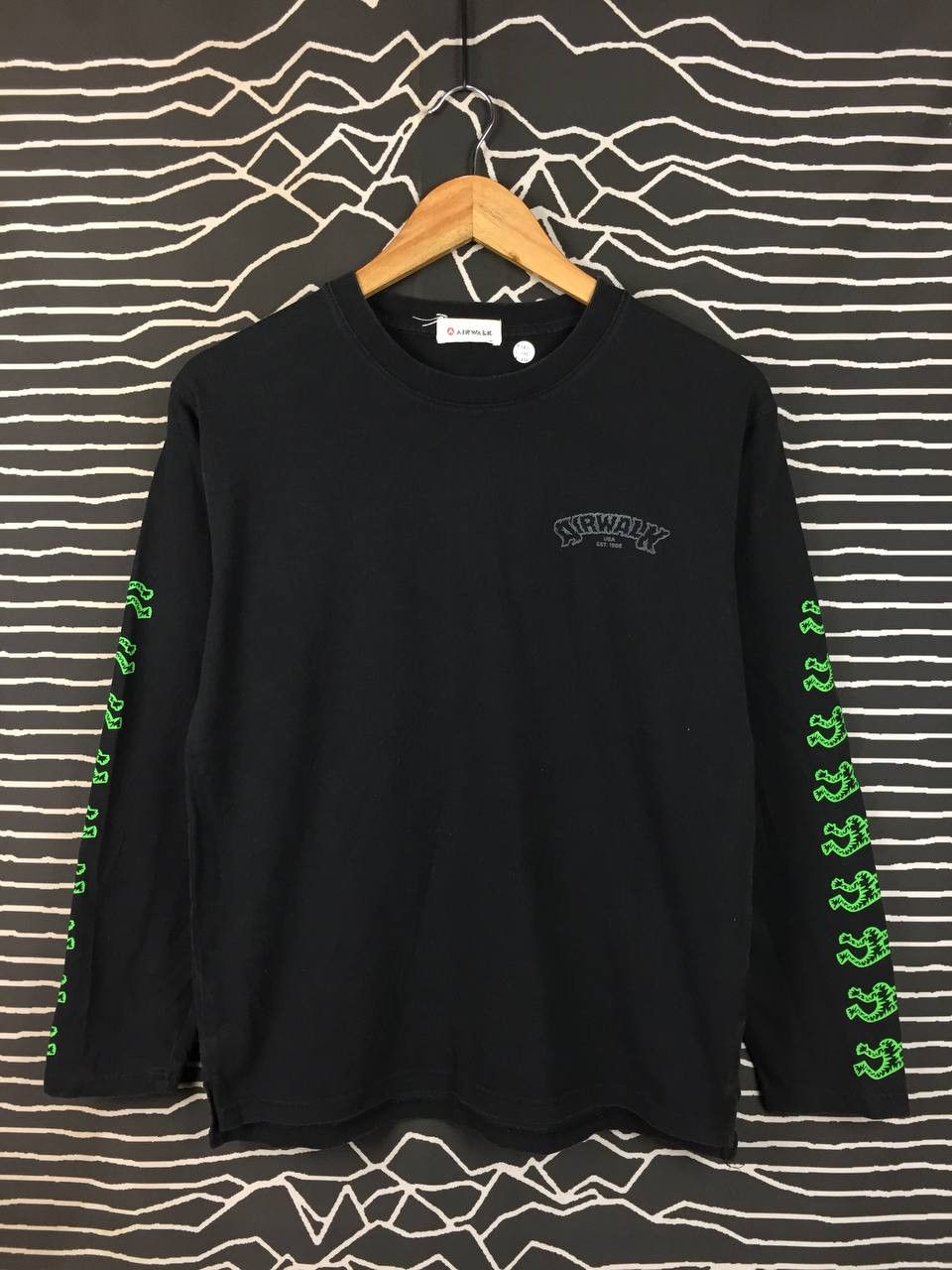 Airwalk Vtg Airwalk Skateboards Running Man Logo Long Sleeve Tee Size US S / EU 44-46 / 1 - 1 Thumbnail