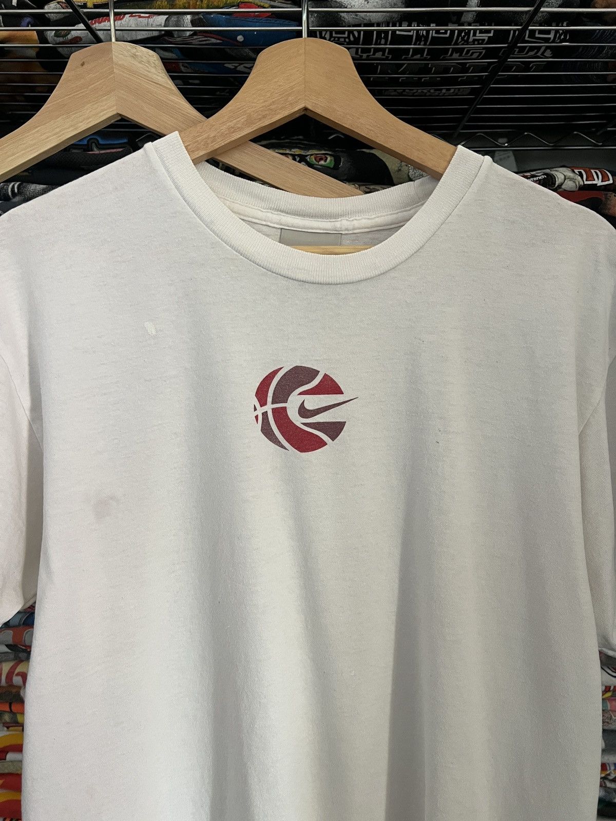 Nike 2000s Nike Basketball Mini Center Swoosh NBA Tee Athelics Size US L / EU 52-54 / 3 - 1 Thumbnail