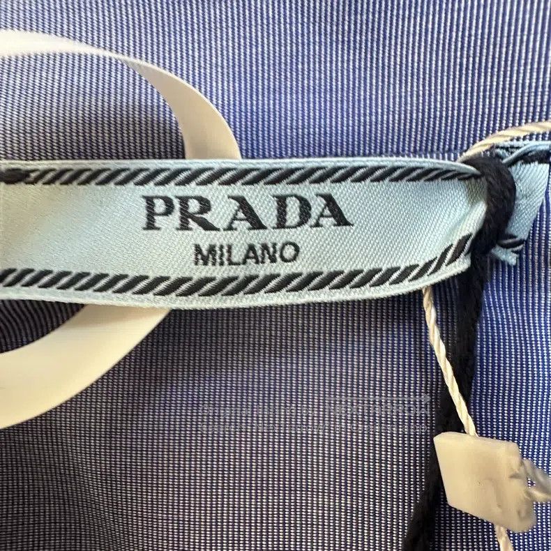 Prada Prada Show-style twisted shirt Size XXS / US 00 / IT 34 - 4 Thumbnail