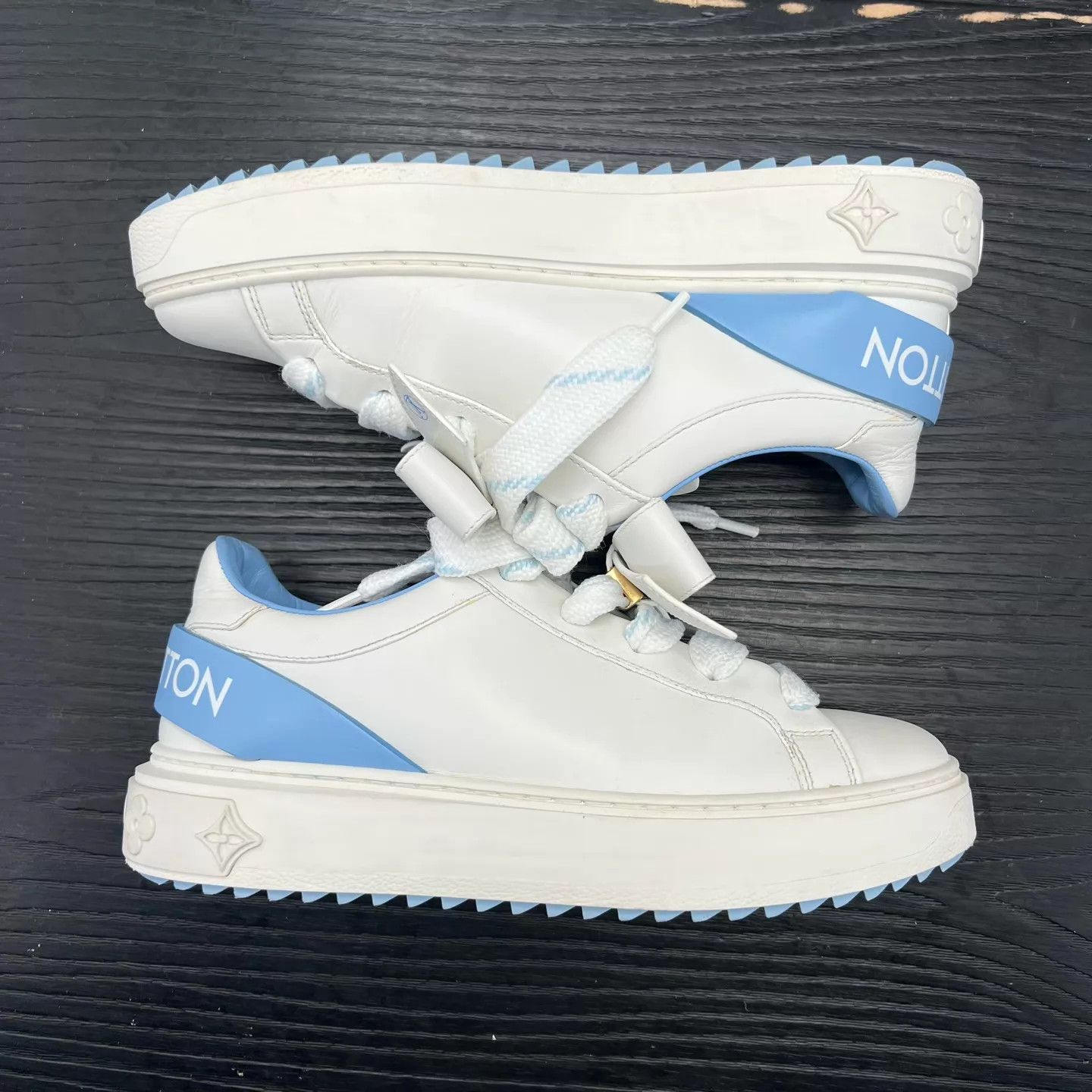 Louis Vuitton LV Time Out White & Blue Bow 35.5 Size US 5 / IT 35 - 3 Thumbnail