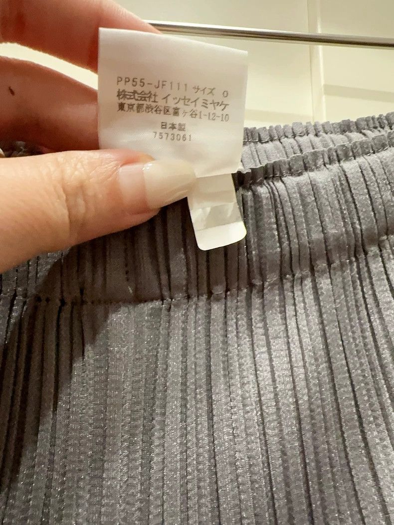 Issey Miyake size:2 Dark grey pleated trousers