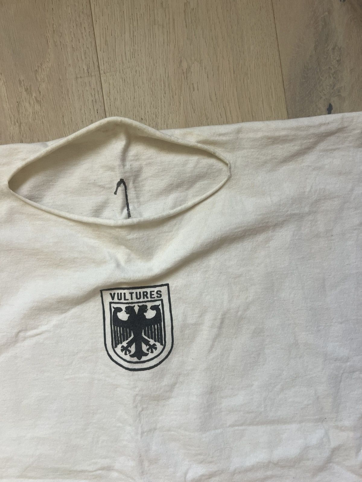 Yeezy Yeezy vultures small t shirt white size 1 Size US S / EU 44-46 / 1 - 3 Thumbnail