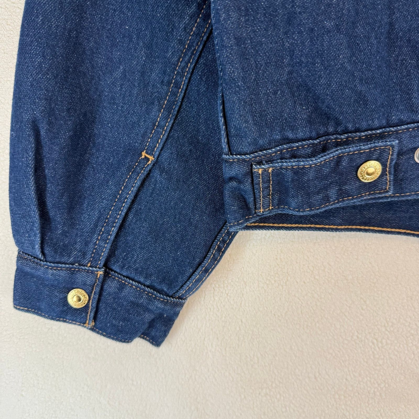 Levi's LEVI'S LIMITED ED WOMEN'S 2XL YEAR OF THE RABBIT 90S TRUCKER Size XXL / US 16-18 / IT 52-54 - 7 Thumbnail
