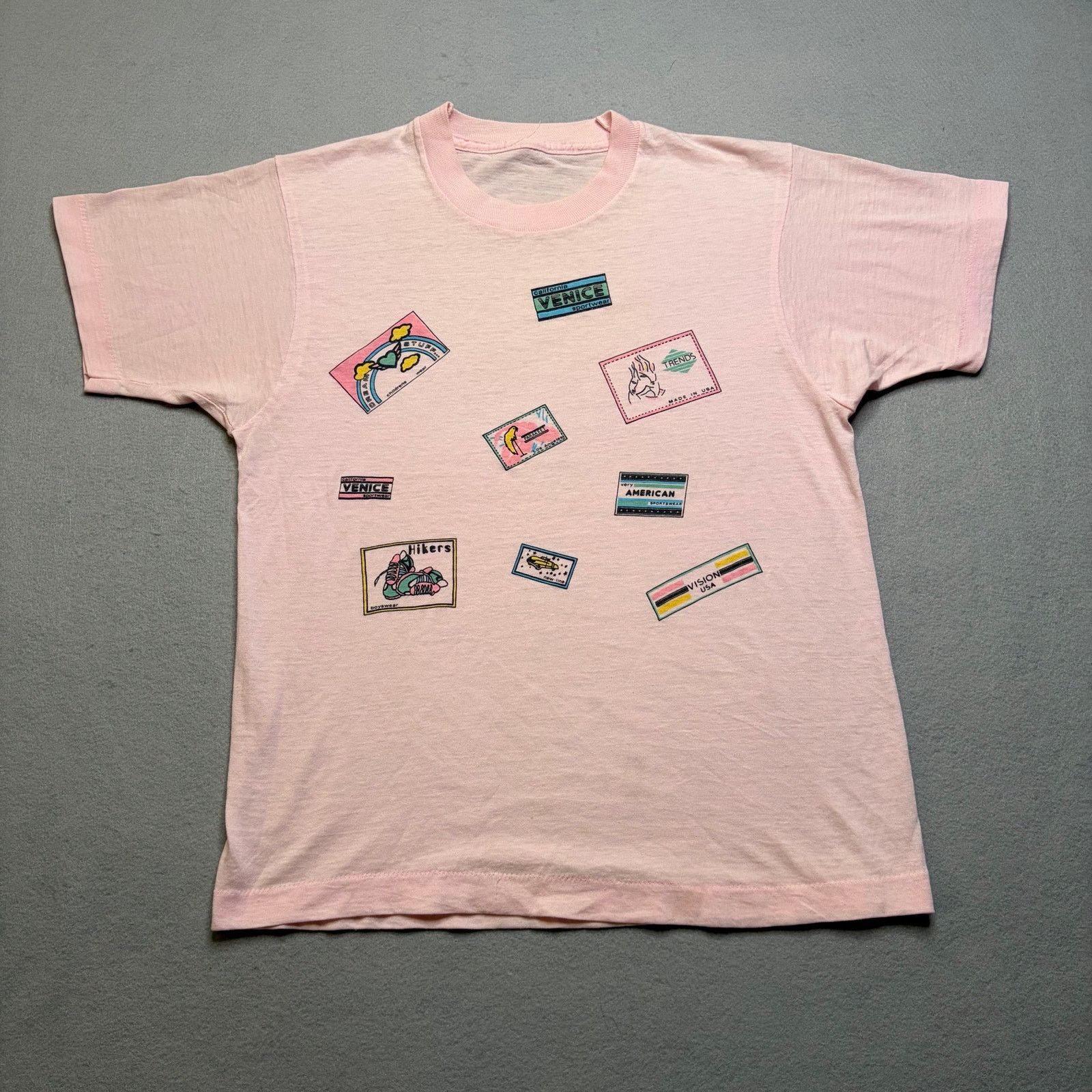 Vintage Vintage 80s Pink All Over Patch Graphic T-Shirt Small USA Size US S / EU 44-46 / 1 - 1 Thumbnail