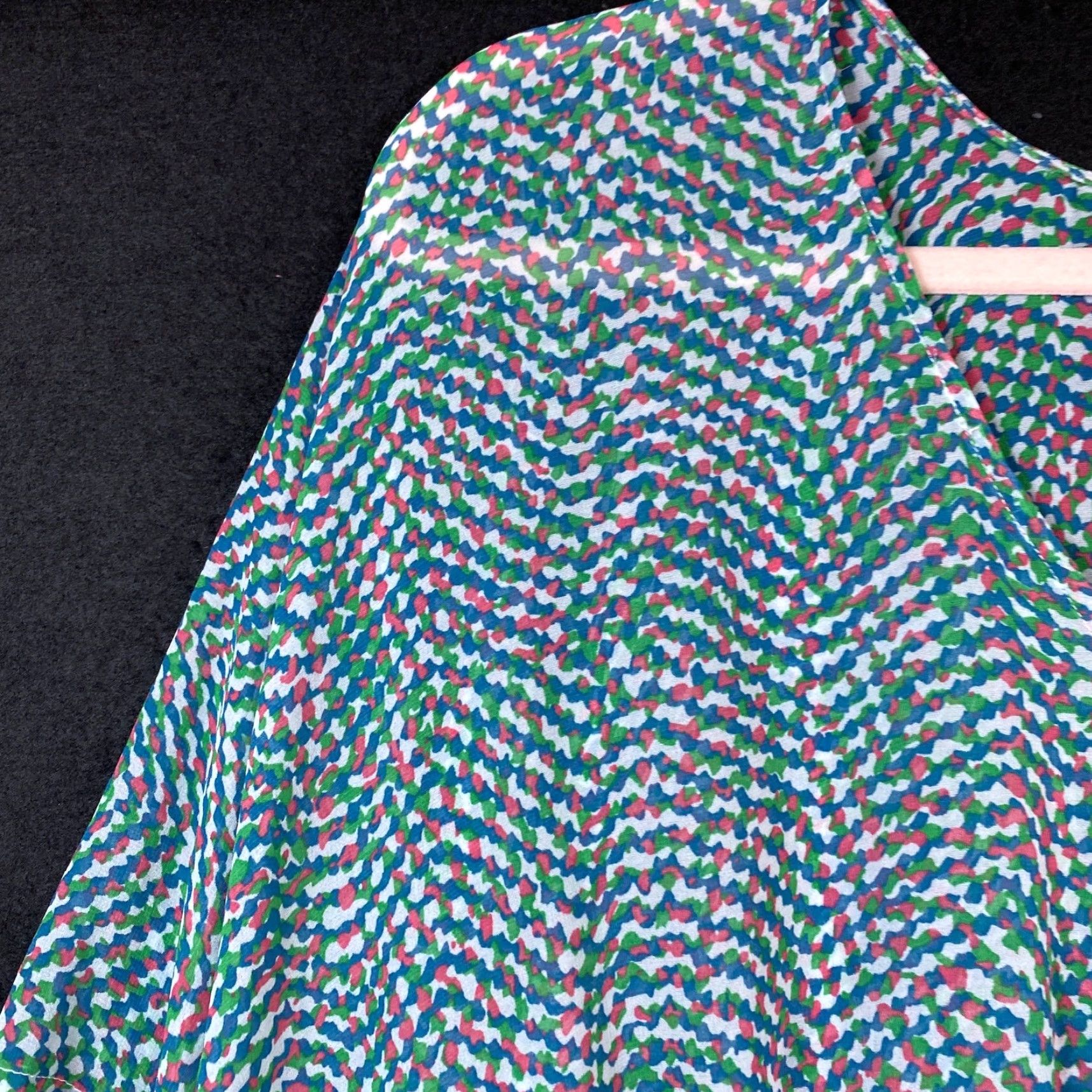 Vintage CAbi Blouse Multi Geometric Drop Waist Kimono Sheer V-Neck Stretch S Girl/Women’s? (recheck) Size S / US 4 / IT 40 - 3 Thumbnail
