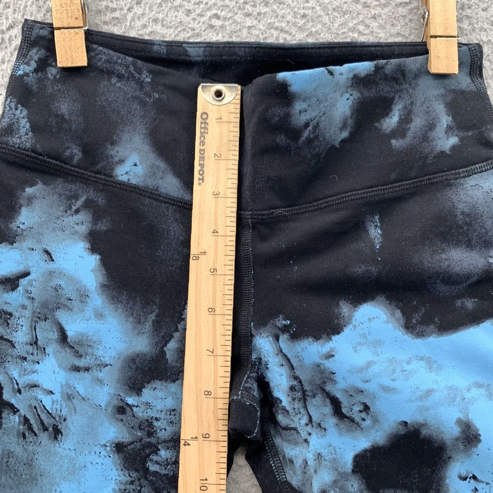 Alo Alo Yoga Leggings Womens XS Blue Black Tie Dye Cropped Capri Athletic Sportswear Size 26" / US 2 / IT 38 - 5 Thumbnail