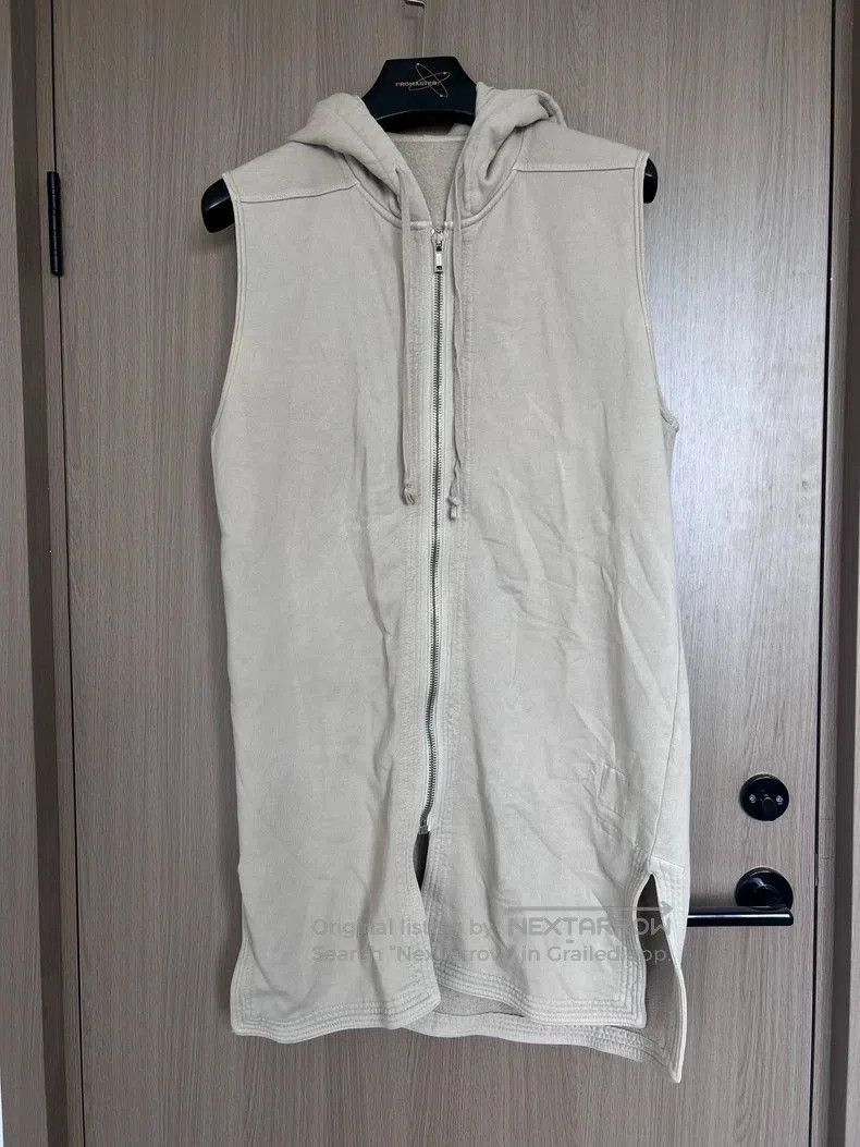 beige long hooded sleeveless sweatshirt L size .