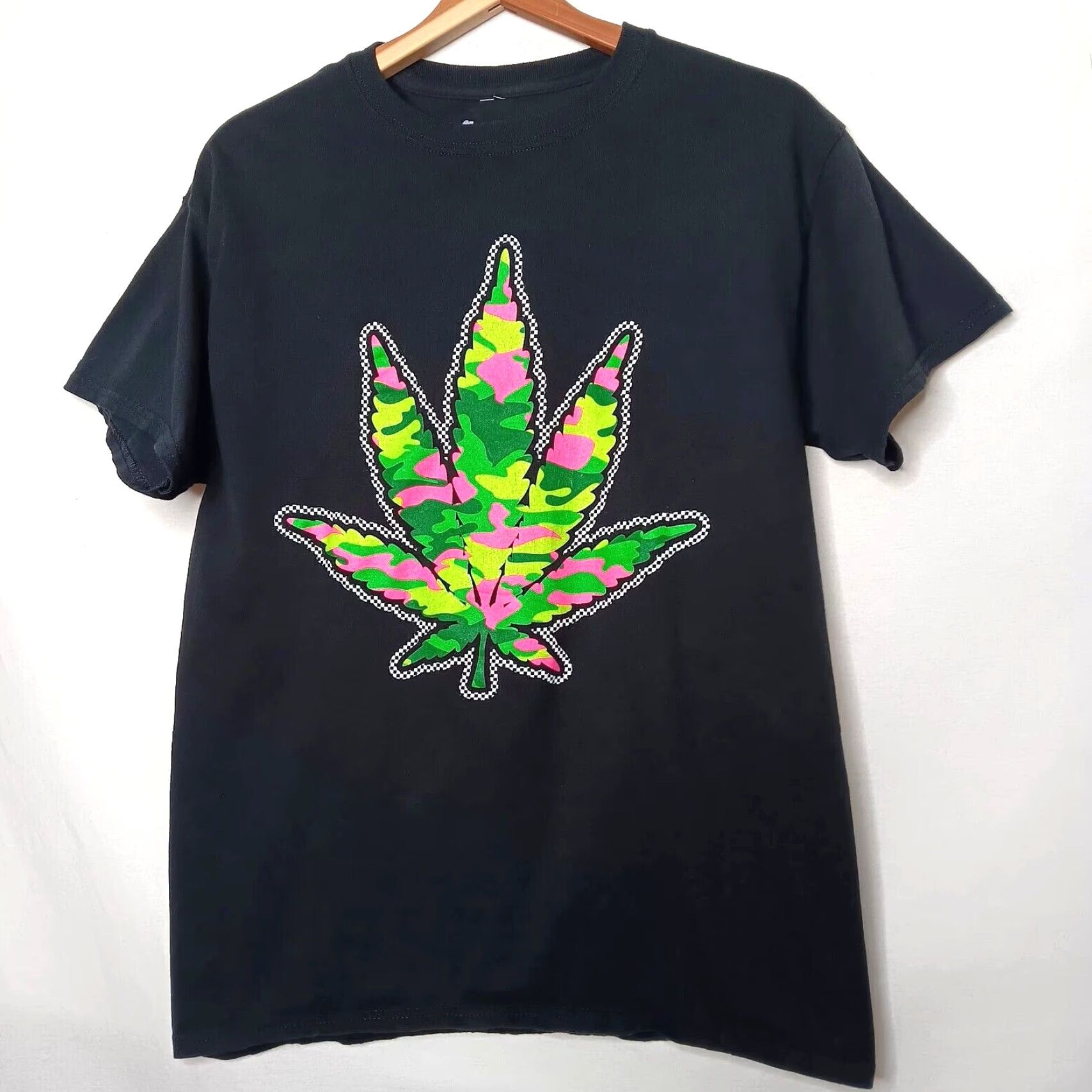 Vintage VINTAGE Spencer's Pot Leaf Shirt Unisex M Black Crew Neck Short Sleeve 420 Cannabis Weed T-Shirt Mens Womens Size US M / EU 48-50 / 2 - 2 Thumbnail