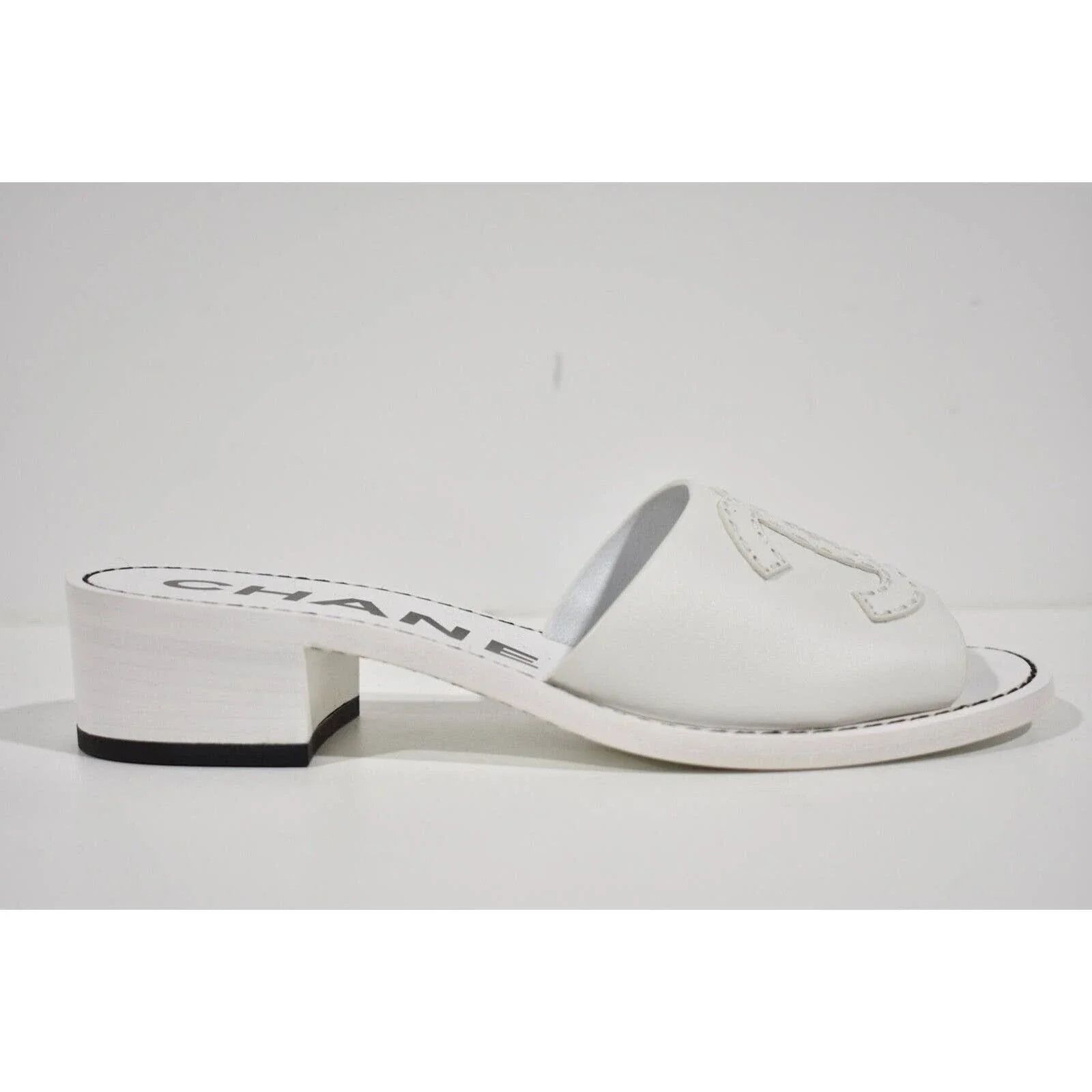Chanel Chanel 22S White Calfskin Leather CC Logo Mules Slide Size US 10 / IT 40 - 1 Thumbnail