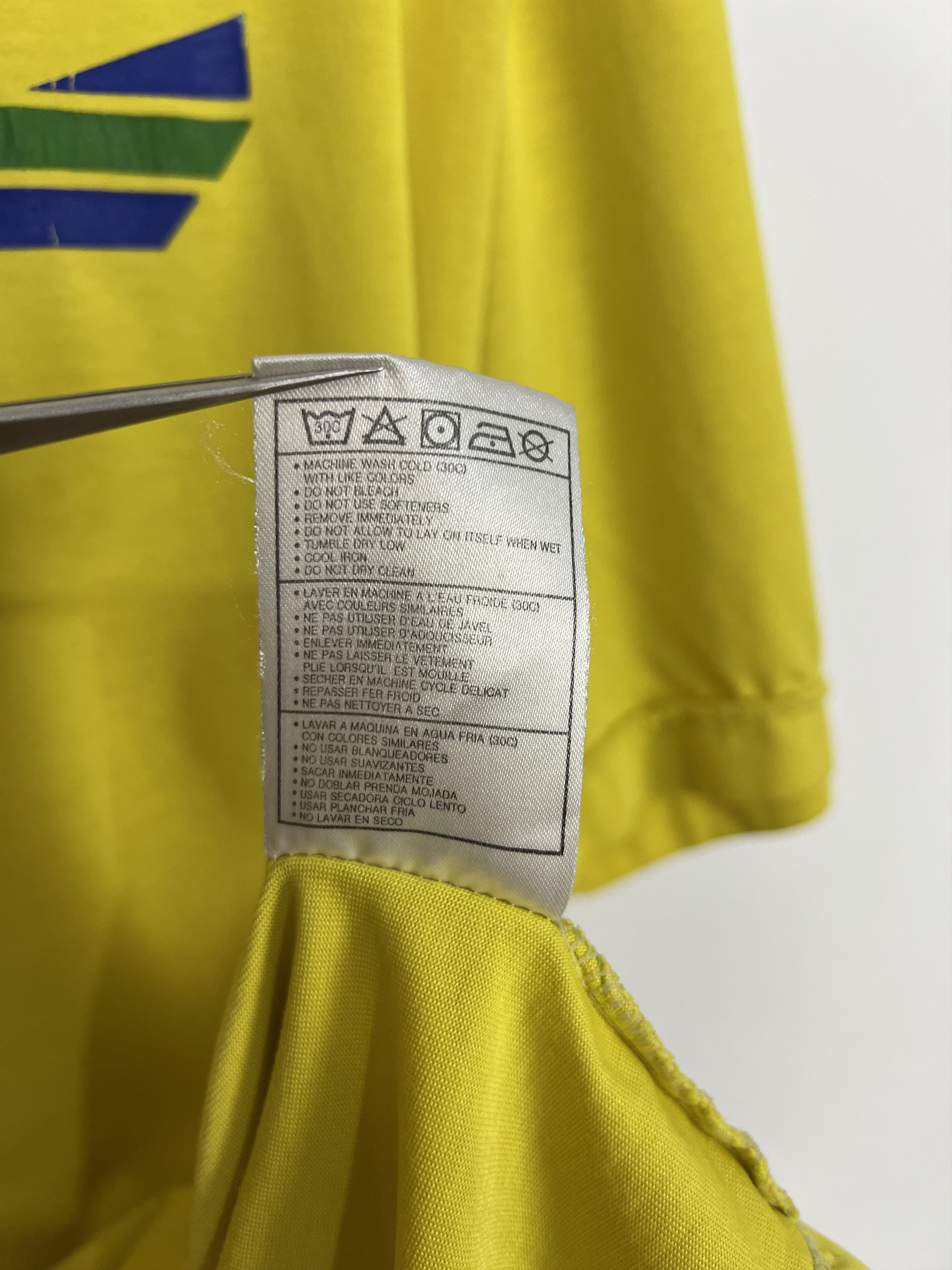 Nike Vintage Nike Brazil Football Train Shirt Soccer Jersey Size US L / EU 52-54 / 3 - 9 Thumbnail