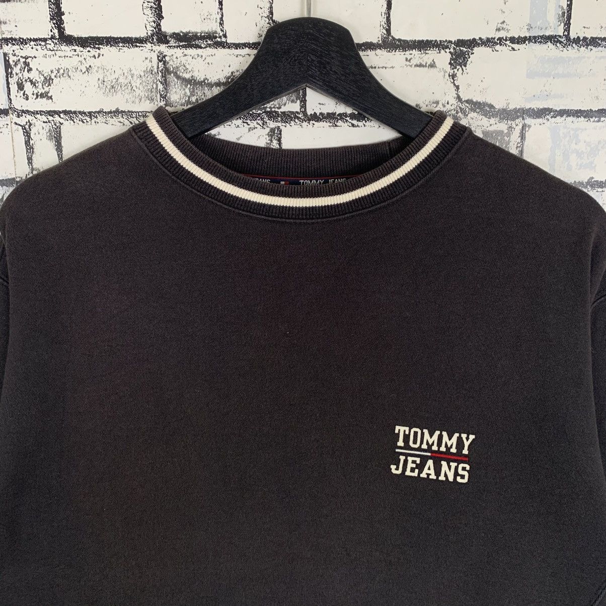 Designer Vintage Tommy Jeans Sweatshirt Size US S / EU 44-46 / 1 - 3 Thumbnail