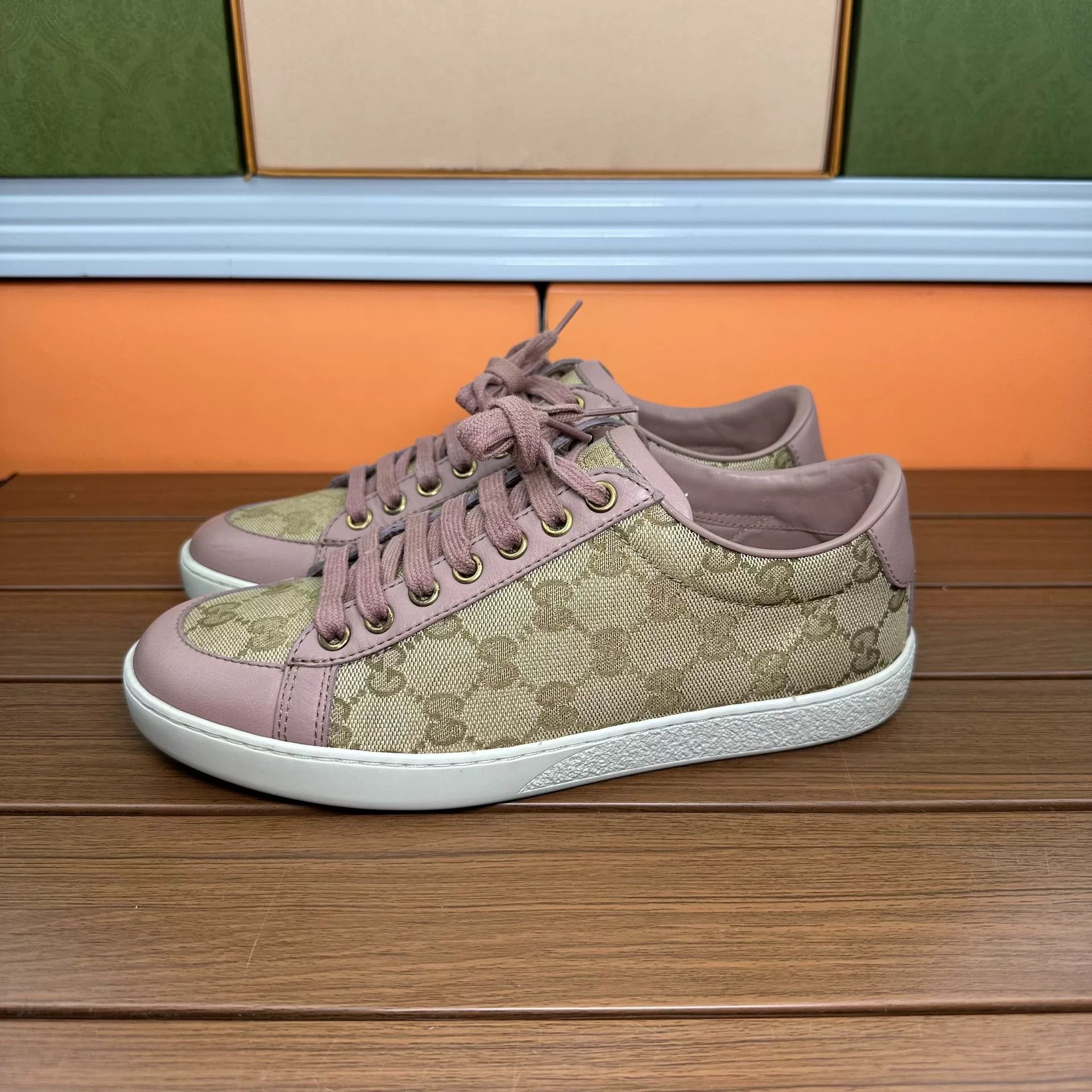 Gucci Gucci Lowtop Sneakers it_36 Women Size US 6 / IT 36 - 1 Thumbnail