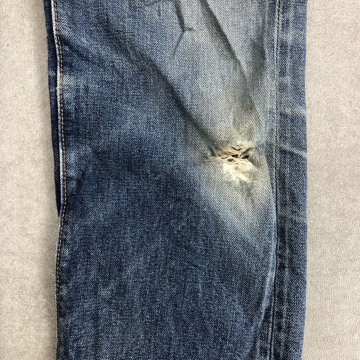 Japanese Brand 🇯🇵 Vintage Resolute 710 Japan Distressed Faded Selvedge Jeans Size US 30 / EU 46 - 9 Thumbnail