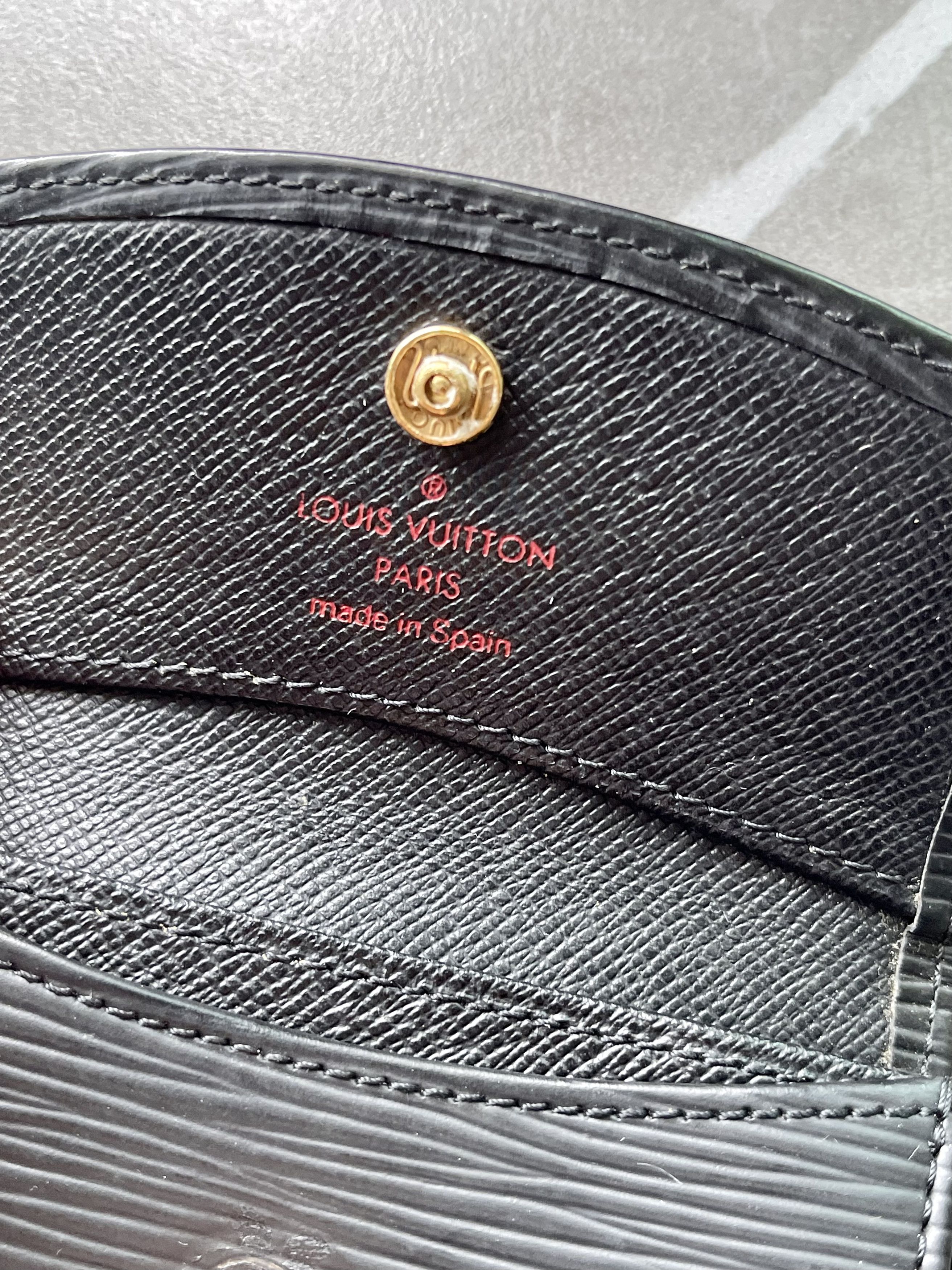 Louis Vuitton Louis Vuitton Epi Leather Black Coin Purse Card Holder Size ONE SIZE - 5 Thumbnail