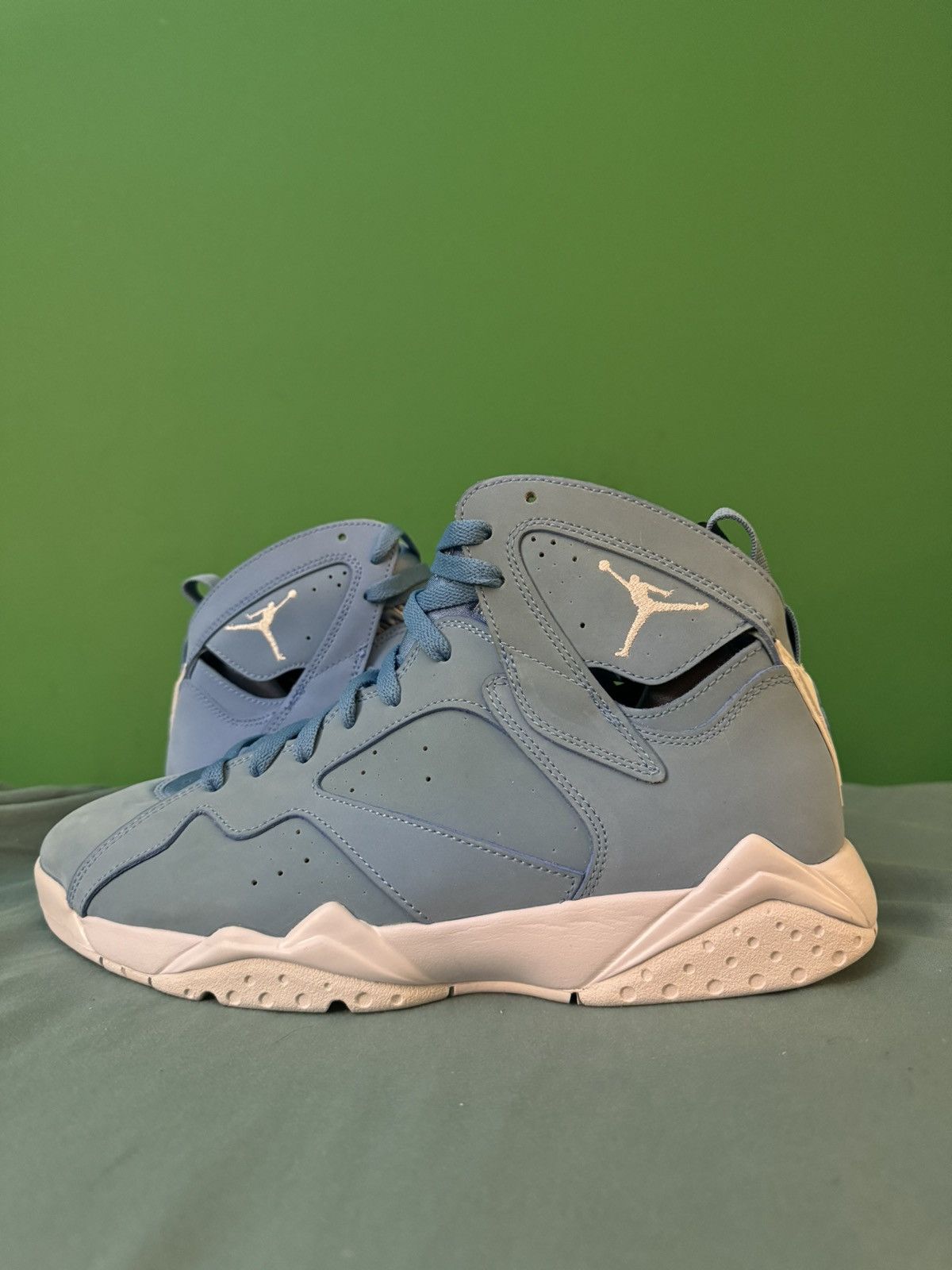 Jordan Brand Nike Air Jordan 7 Pantone 2017 Size US 10 / EU 43 - 1 Thumbnail
