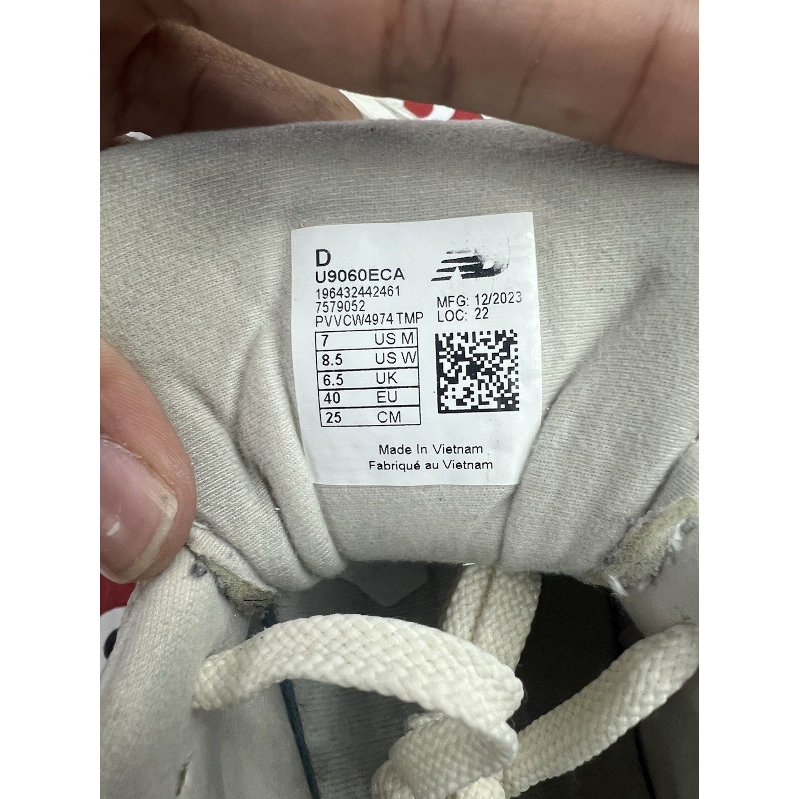New Balance New Balance 9060 Sea Salt White Size 7 (U9060ECA) Size US 7 / EU 40 - 7 Thumbnail