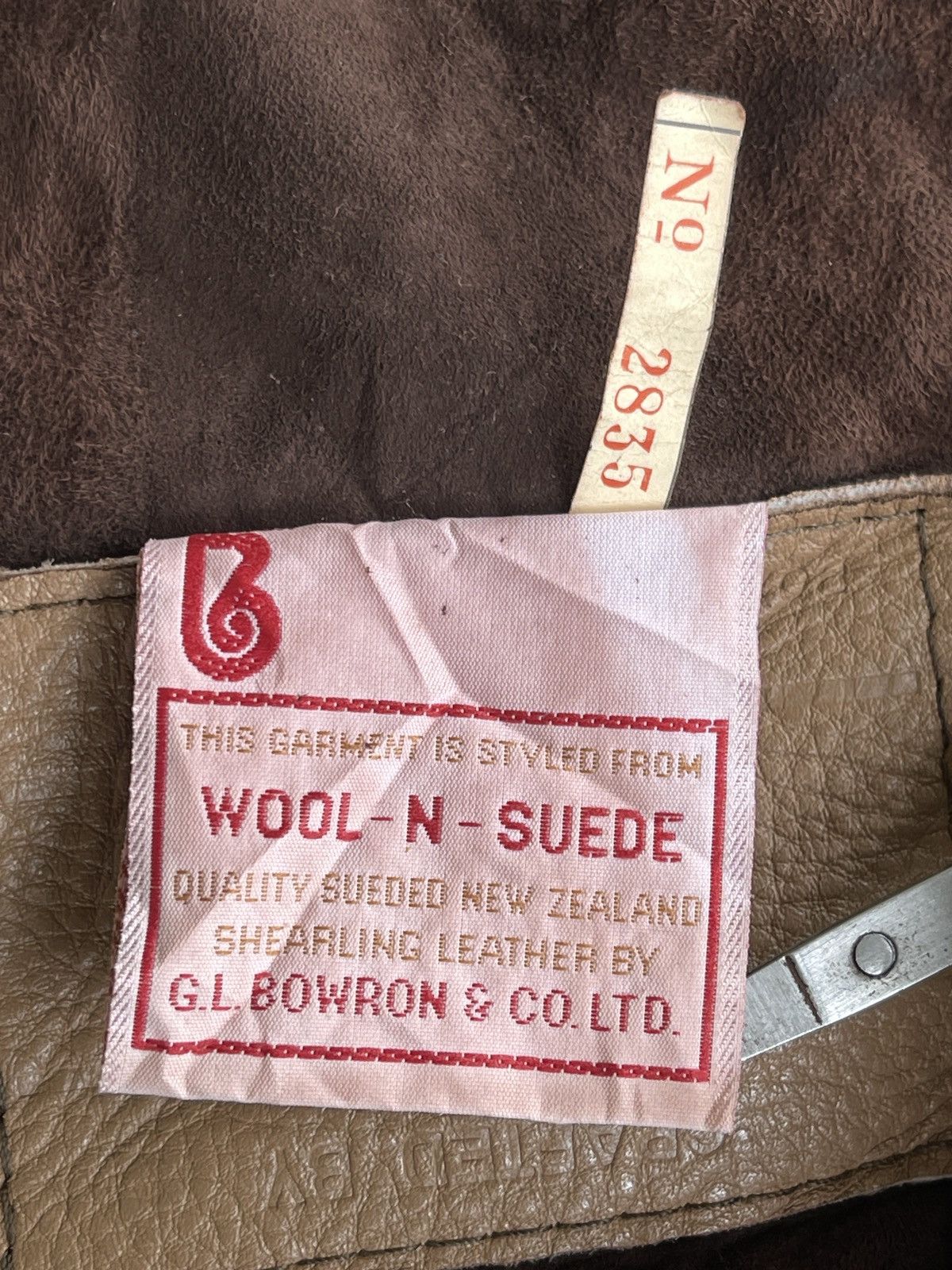 Vintage Vintage Sheepskin Shearling Suede Leather Vest Size US S / EU 44-46 / 1 - 16 Thumbnail