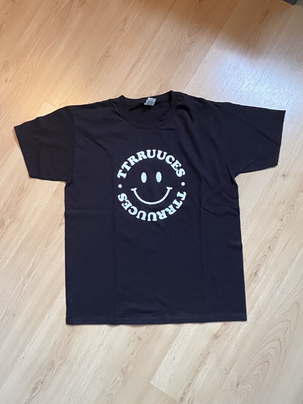 Band Tees Ttrruuces band smiley tee Size US L / EU 52-54 / 3 - 1 Thumbnail