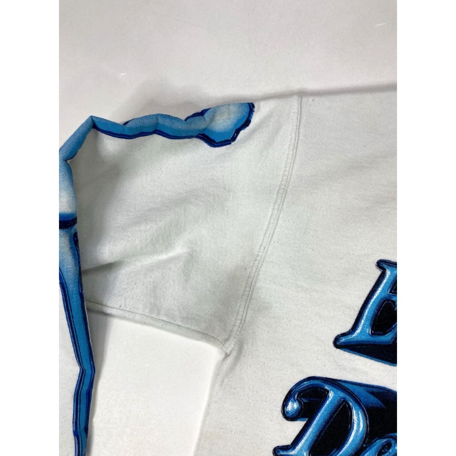 Vintage BAD BUNNY El Ultimo Tour Del Mundo Crewneck Sweatshirt Women Small White Blue Size S / US 4 / IT 40 - 2 Thumbnail