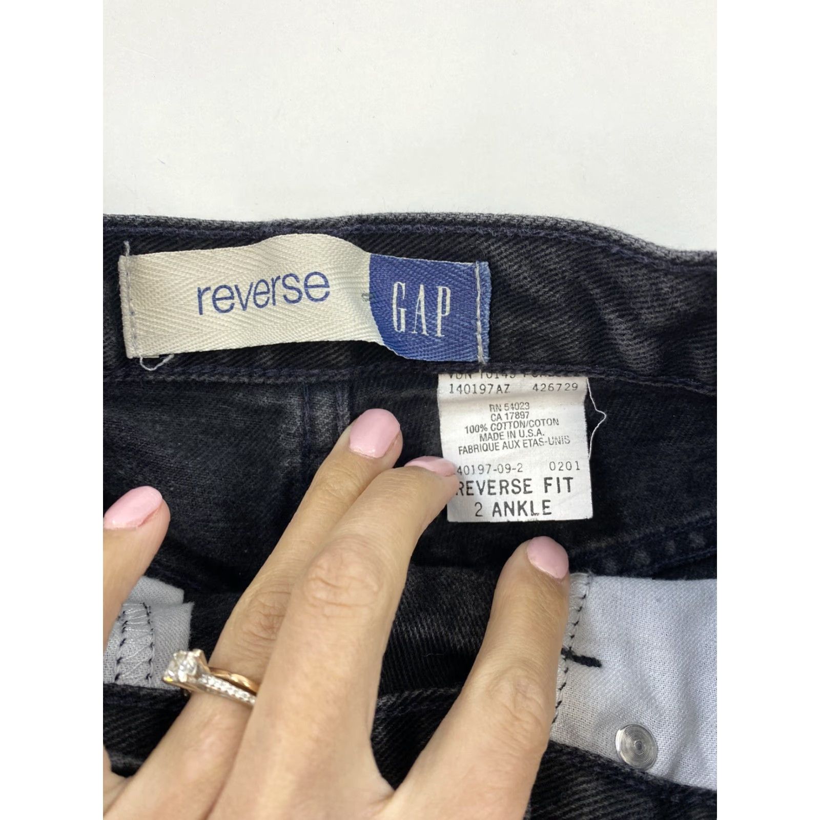 Gap VINTAGE Gap Denim Shorts Women’s 2 Black High Waisted Cut-Off Jean Casual Bohemian Festival American Cotton Denim Womens 2 Black Zip Short Size 26" / US 2 / IT 38 - 3 Thumbnail