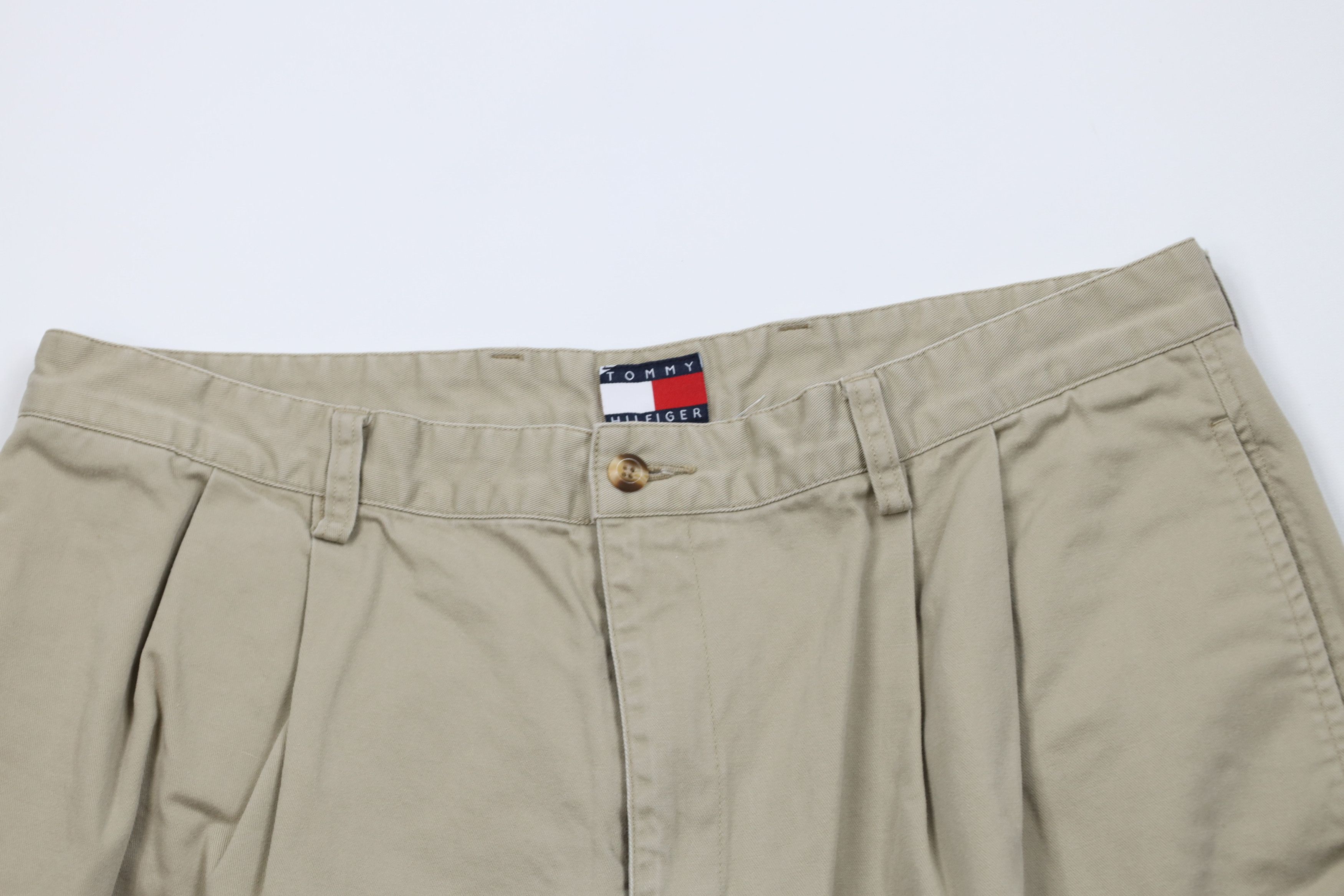 Tommy Hilfiger × Vintage Vintage 90s Tommy Hilfiger Above Knee Chino Shorts Beige Size US 36 / EU 52 - 2 Thumbnail
