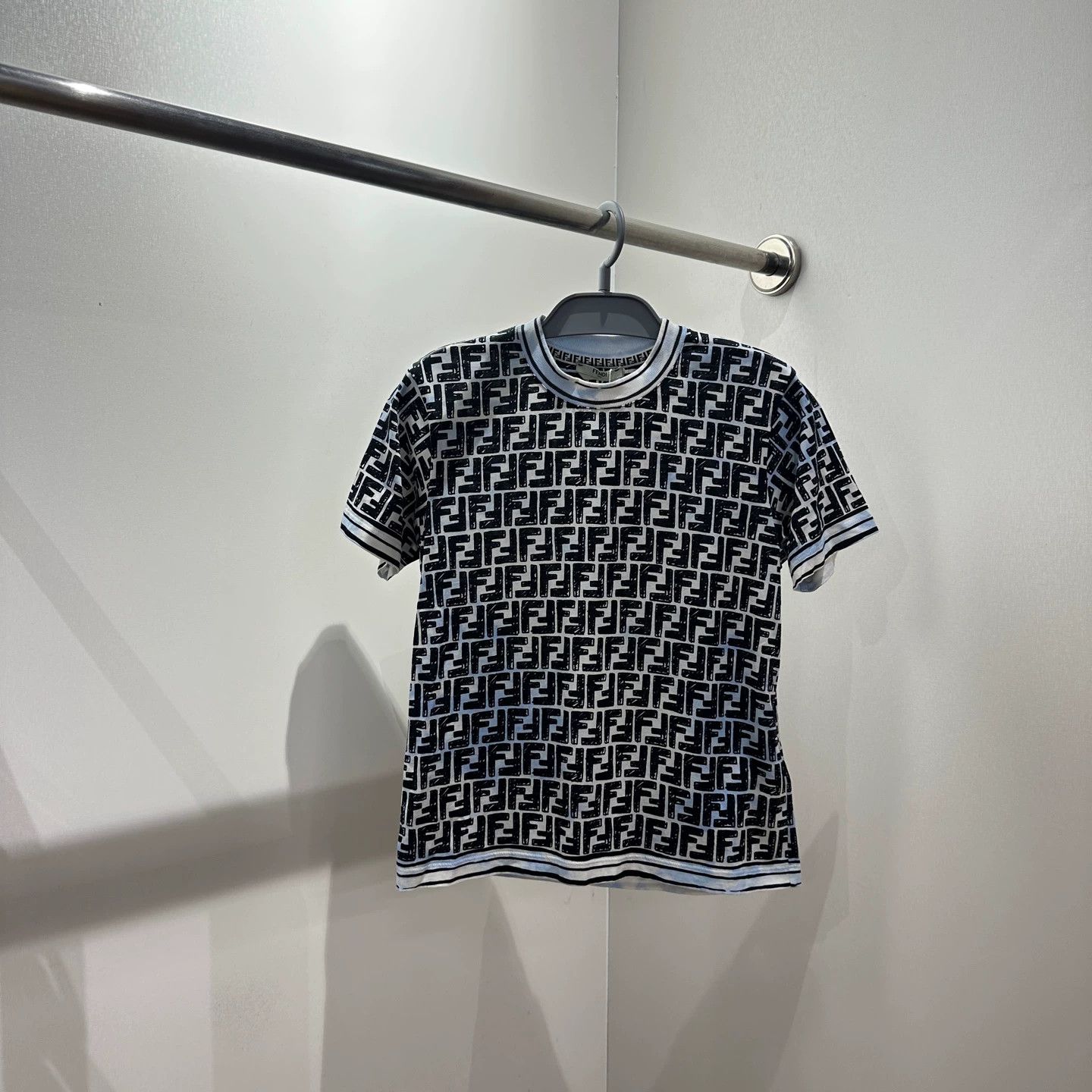 Fendi Fendi FF All-Over Print Short Sleeve T-Shirt XS Size XS / US 0-2 / IT 36-38 - 1 Thumbnail