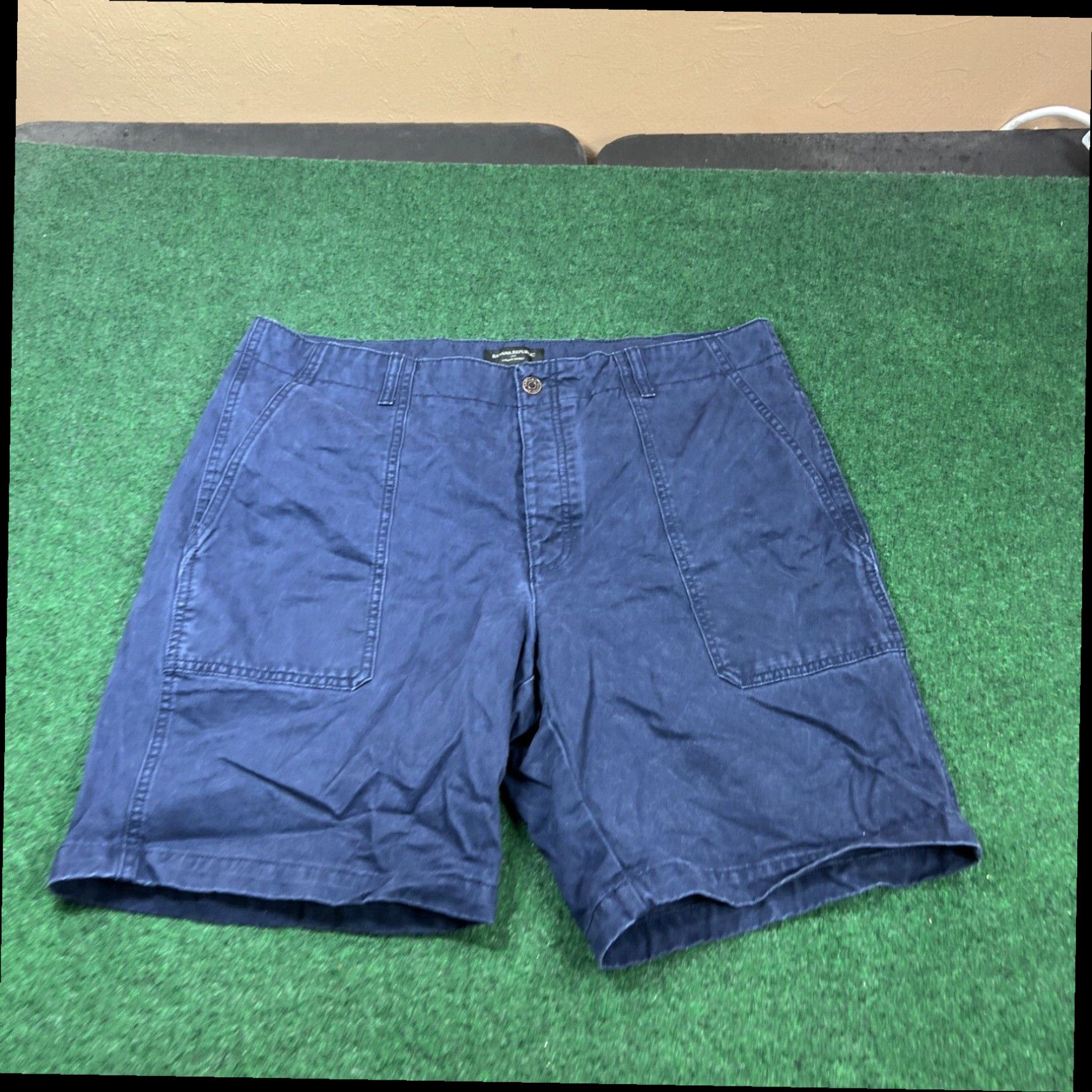 Banana Republic Banana Republic Utility Shorts Mens 38 Navy Khaki Cotton Utility Pockets Size US 38 / EU 54 - 1 Thumbnail