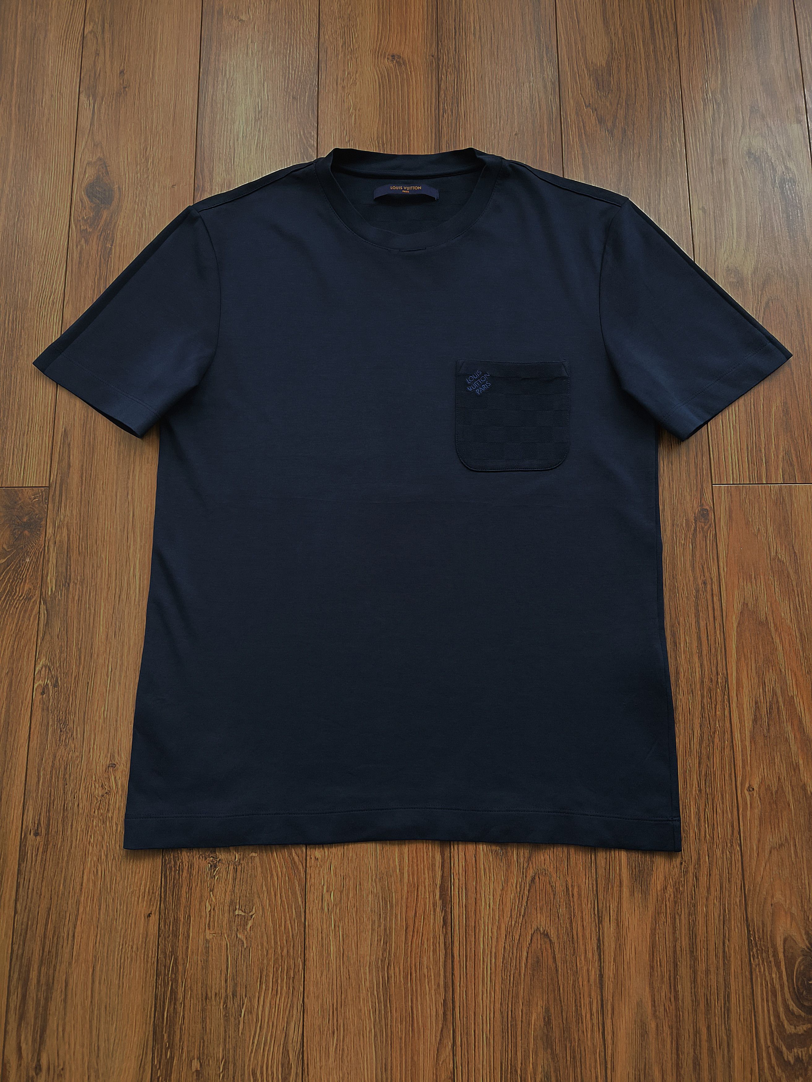 Louis Vuitton LV Navy Pocket Tee, XS, very good condition Size US XS / EU 42 / 0 - 1 Thumbnail