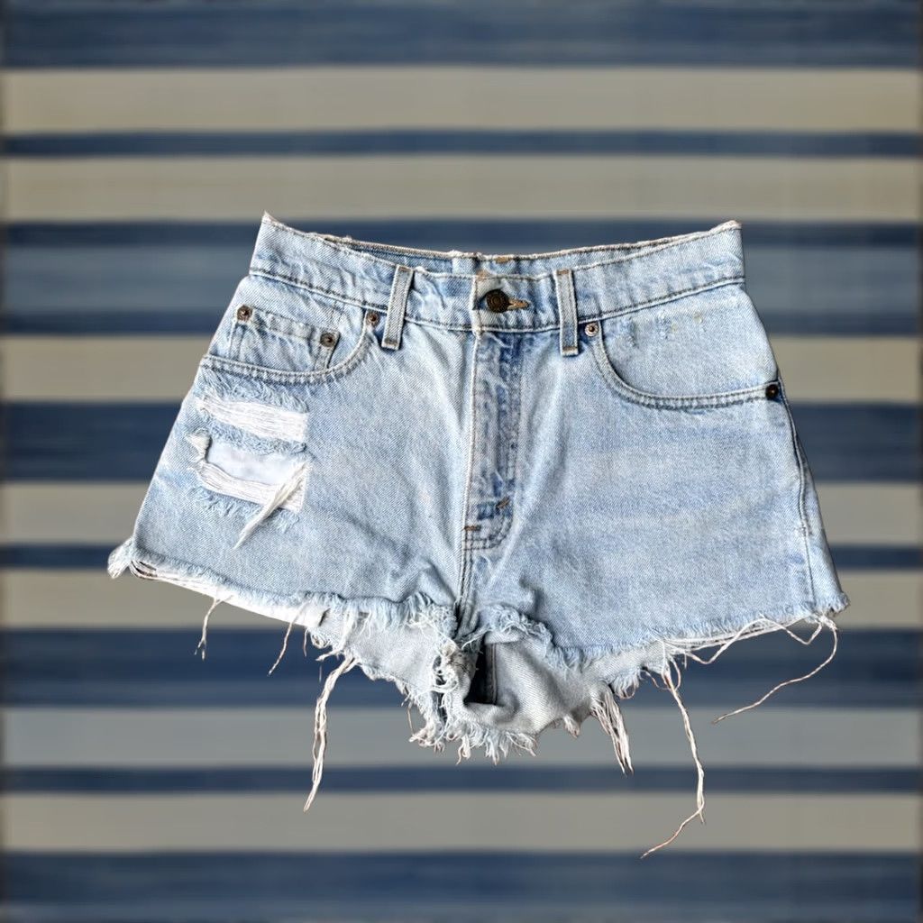 Levi's VINTAGE Levi's 550 Cut Off Jean Shorts Womens 7 Blue Denim Distressed USA Shorts 90s Mens? Womens Size 28" / US 6 / IT 42 - 1 Thumbnail
