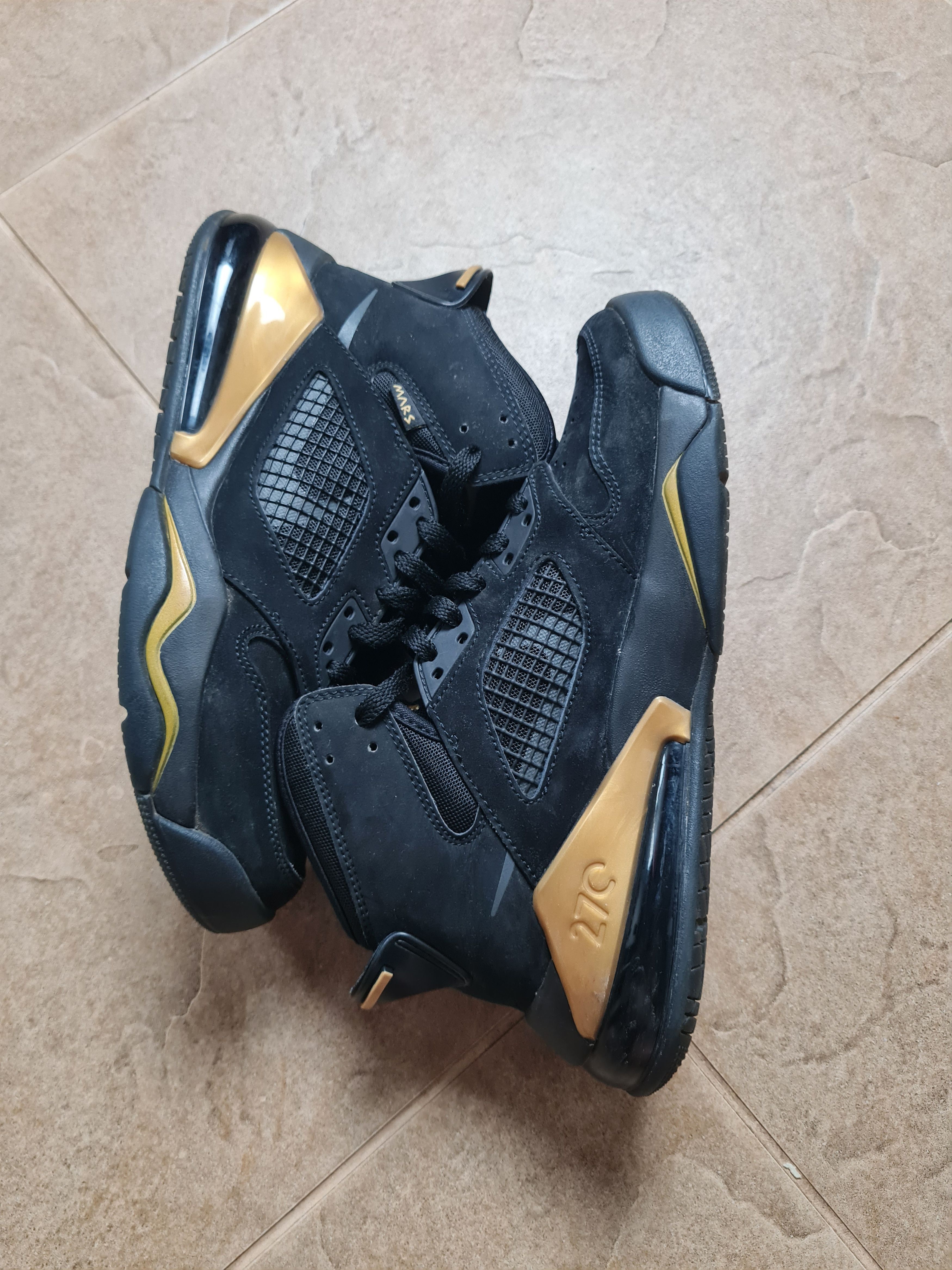 Nike Nike Air Jordan Mars 270 Mens Black/Gold CD7070-007 SZ US7 Size US 7 / EU 40 - 17 Thumbnail