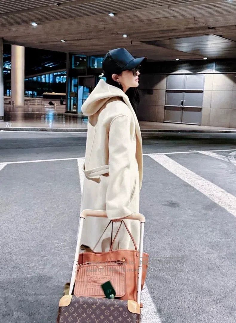 Louis Vuitton Louis Vuitton Beige hooded midi coat Size XS / US 0-2 / IT 36-38 - 5 Thumbnail