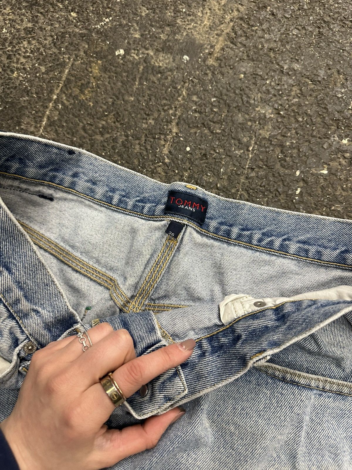 Tommy Hilfiger × Vintage Y2K Tommy cargo shorts Size US 36 / EU 52 - 7 Thumbnail