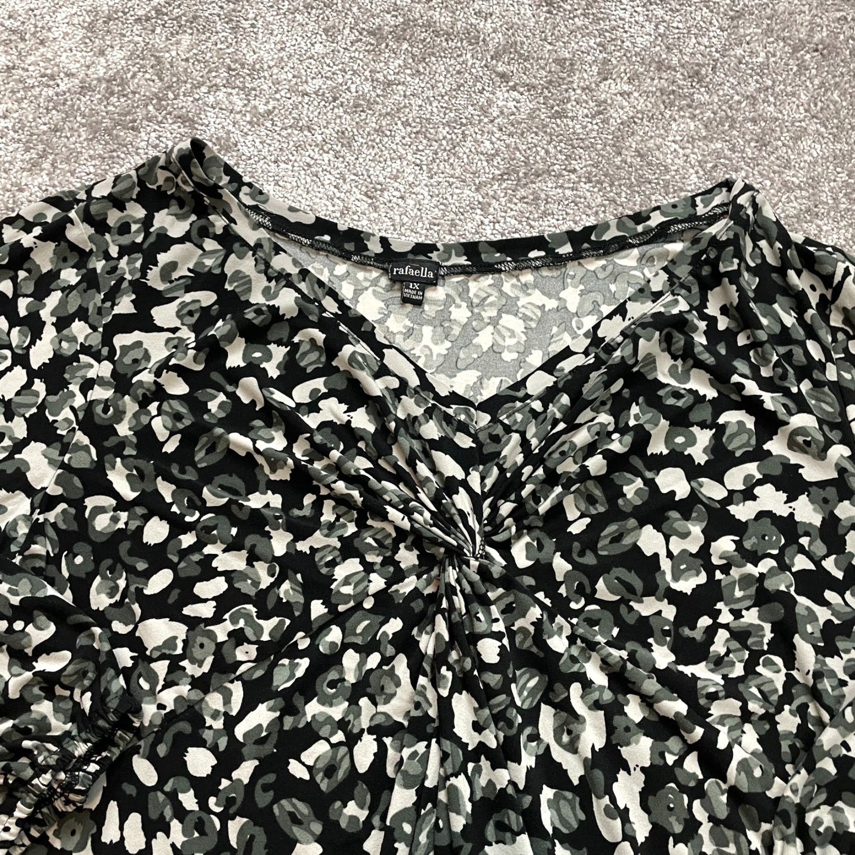 Vintage Rafaella Blouse Shirt Womens 1X Black Long Sleeve V Neck Bunched Chest Stretch Polka Dot Lace Screened for Business Casual Workwear Size XL / US 12-14 / IT 48-50 - 4 Thumbnail