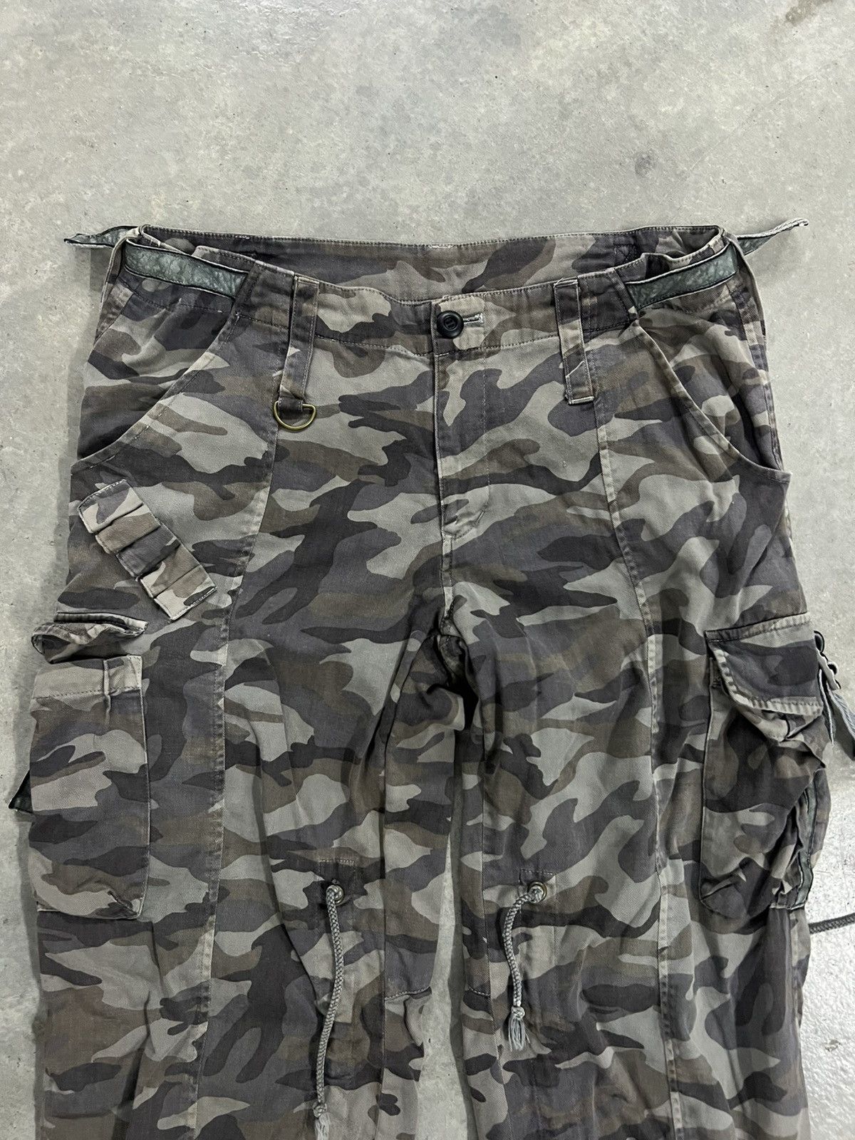 Designer × Japanese Brand Camouflage SHORT CARGO PANT Size US 30 / EU 46 - 2 Thumbnail