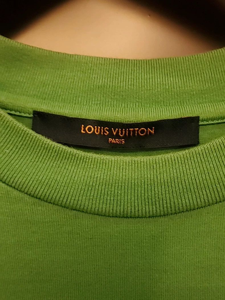 Louis Vuitton Louis Vuitton Green embossed T-shirt logo short sleeve 2501 Size US S / EU 44-46 / 1 - 5 Thumbnail