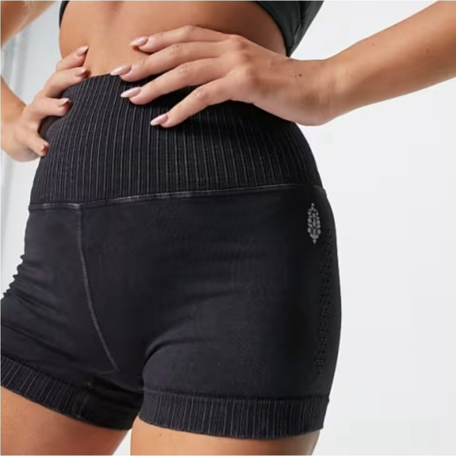 Free People FREE PEOPLE Washed Black Good Karma High Rise $50 Mini Short Size 28" / US 6 / IT 42 - 1 Thumbnail