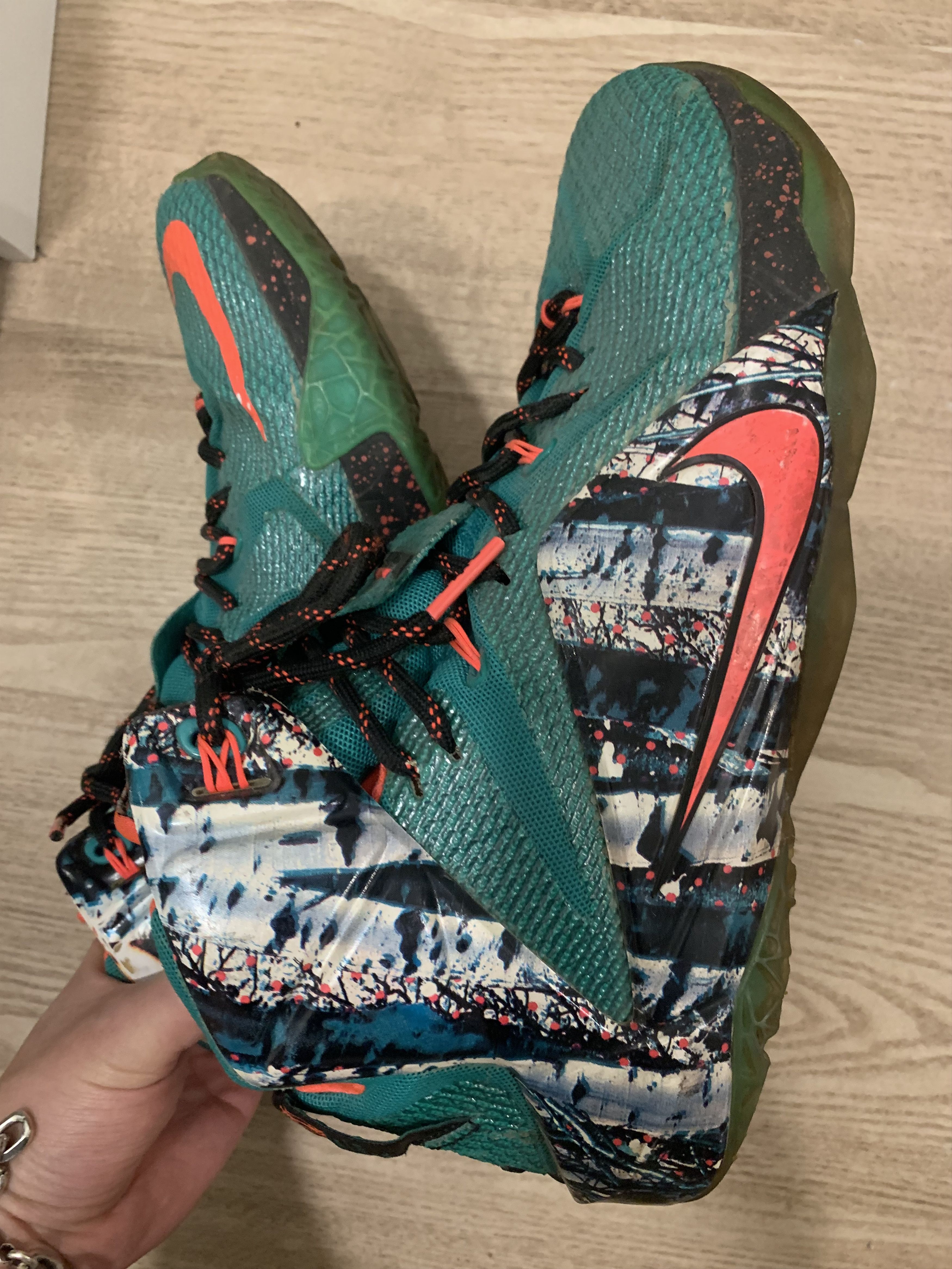 Nike Nike Lebron 12 Xmas 'Akron Birch' Size US 10 / EU 43 - 2 Thumbnail