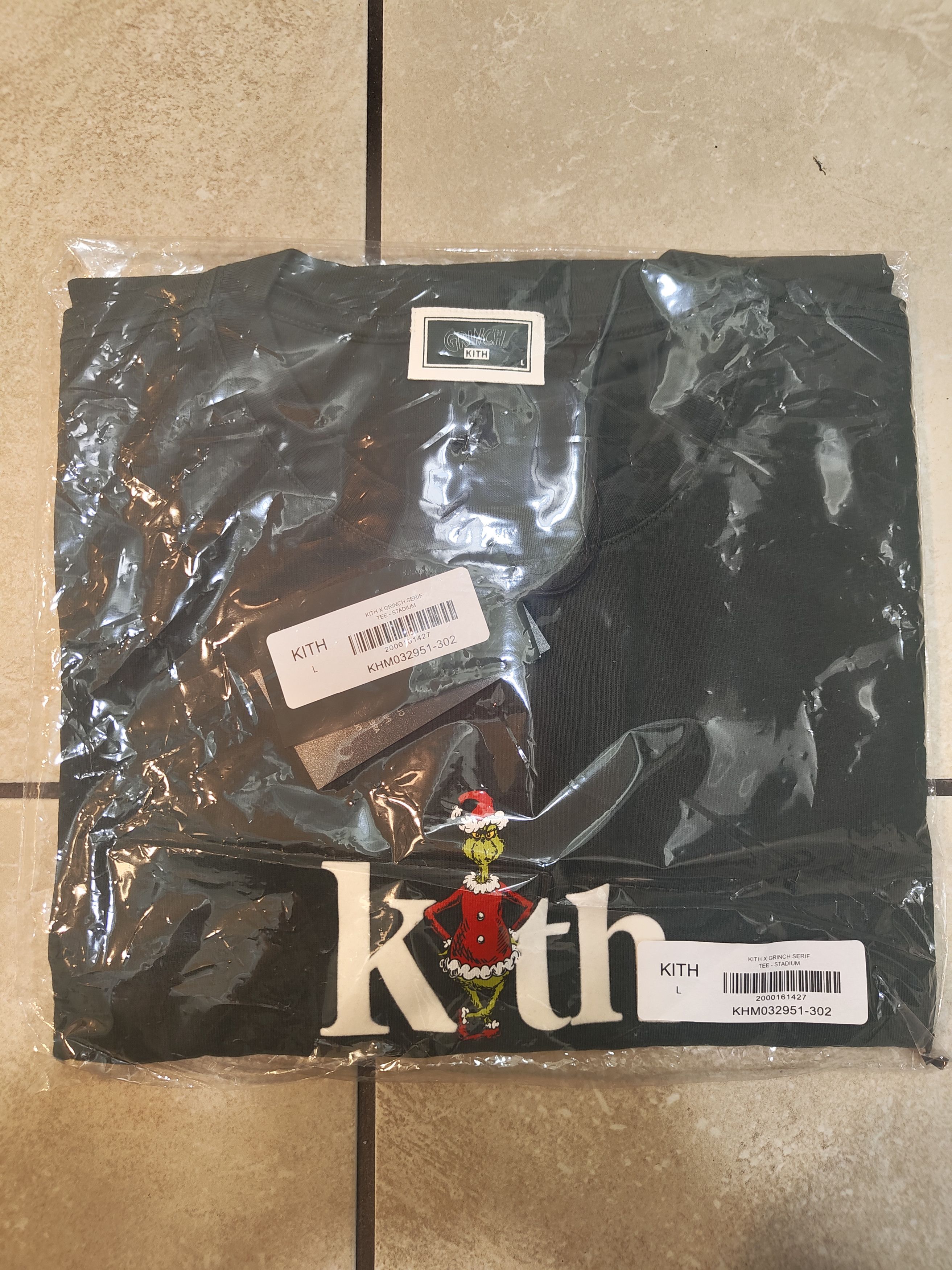 Kith Kith x The Grinch Serif Tee Size US L / EU 52-54 / 3 - 5 Thumbnail