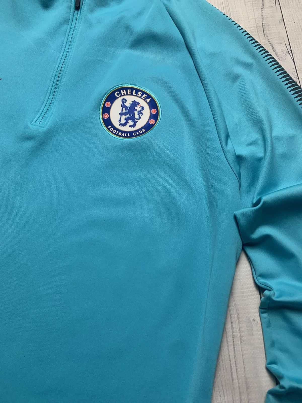 Nike × Vintage Vintage Nike Chelsea soccer sweatshirt blue size M Size US M / EU 48-50 / 2 - 4 Thumbnail