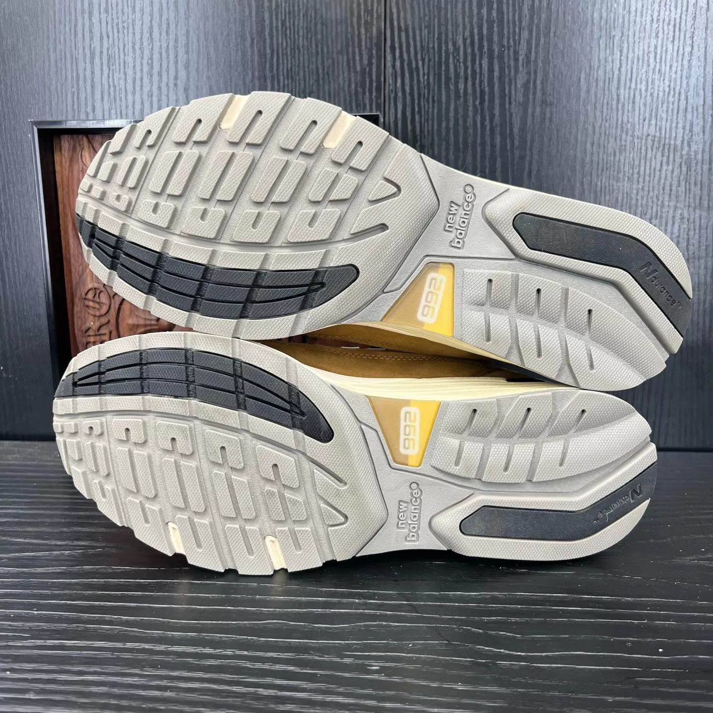 New Balance NB 992 Sand 40 like new with box Size US 7 / EU 40 - 7 Thumbnail