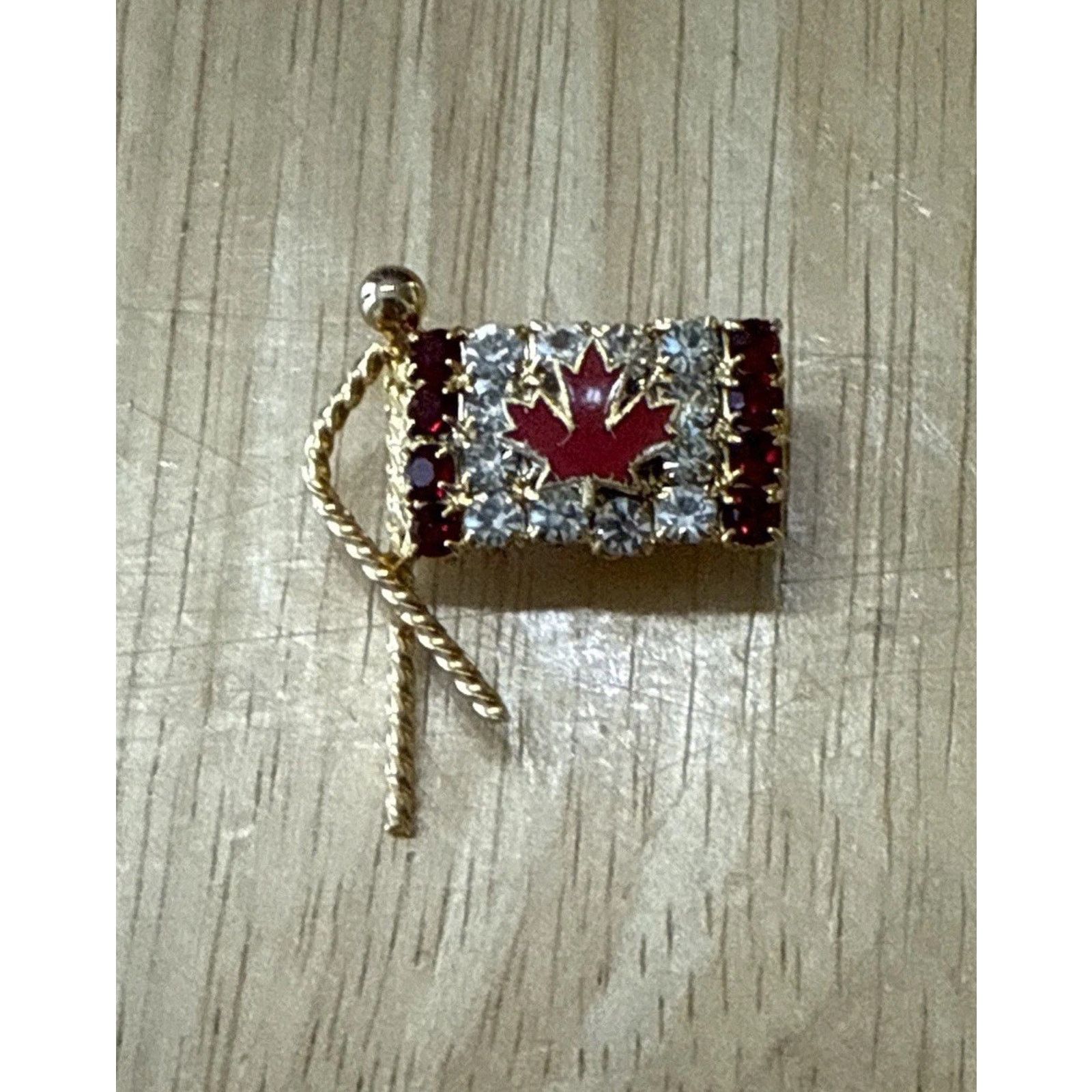 Other Vintage Canadian Flag Red & Clear Crystal Embellished Brooch Size ONE SIZE - 1 Thumbnail