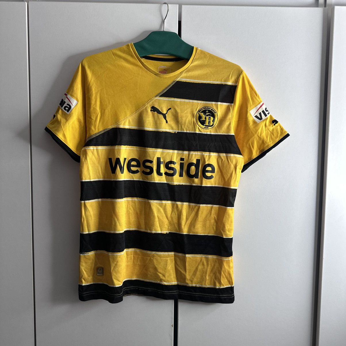 Puma Puma Young Boys 2009-2011 OBI 6 Vintage Jersey Kit Size US M / EU 48-50 / 2 - 1 Thumbnail