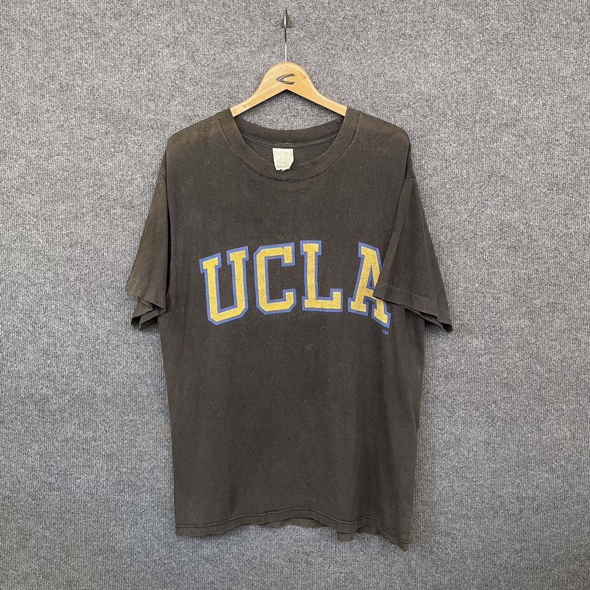 Vintage Vintage 1990 UCLA Sunfaded T Shirt All Single Stitch Size US L / EU 52-54 / 3 - 1 Thumbnail