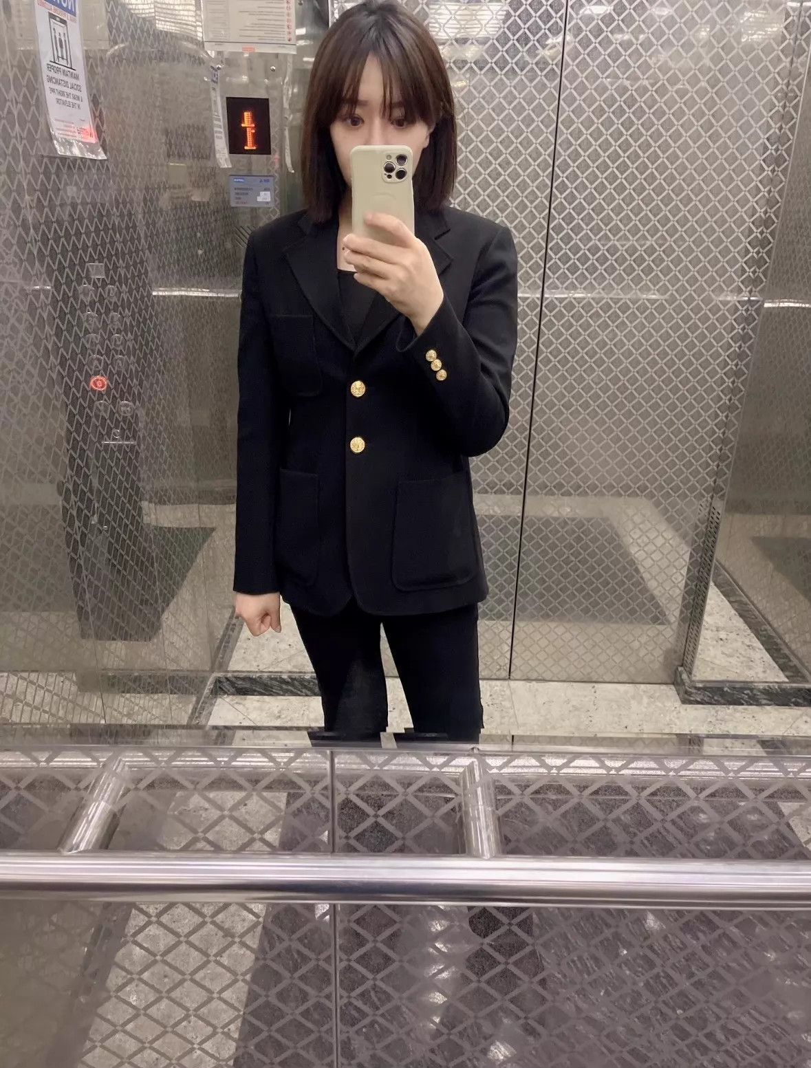 Louis Vuitton LV Black Knit Blazer Gold Buttons Mint S Size S / US 4 / IT 40 - 8 Thumbnail